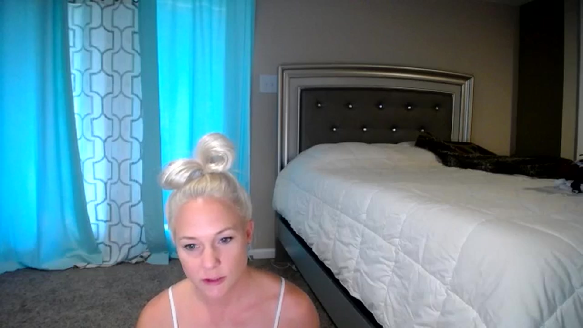 Gallery image thumbnail from AshlynnStorm's myfreecams stream on, 11/20/2024, 20:10 image 10 of 20