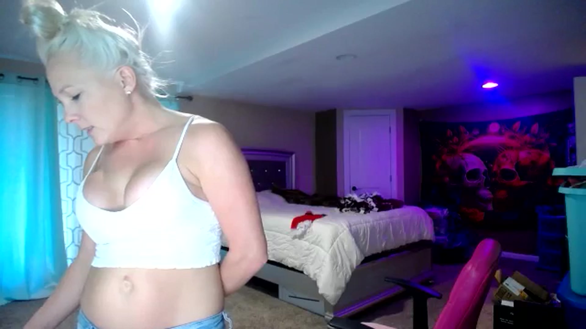 Gallery image thumbnail from AshlynnStorm's myfreecams stream on, 11/20/2024, 20:10 image 15 of 20