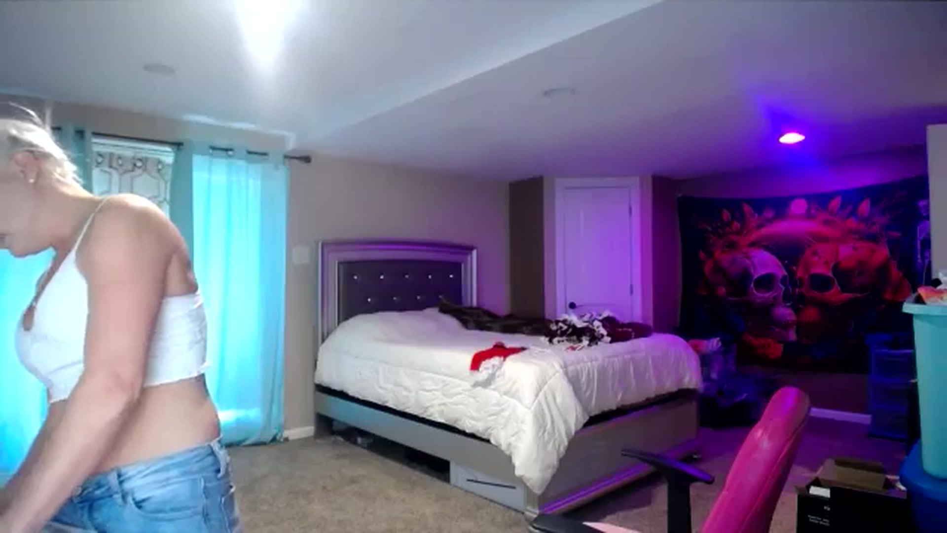 Gallery image thumbnail from AshlynnStorm's myfreecams stream on, 11/20/2024, 20:10 image 18 of 20