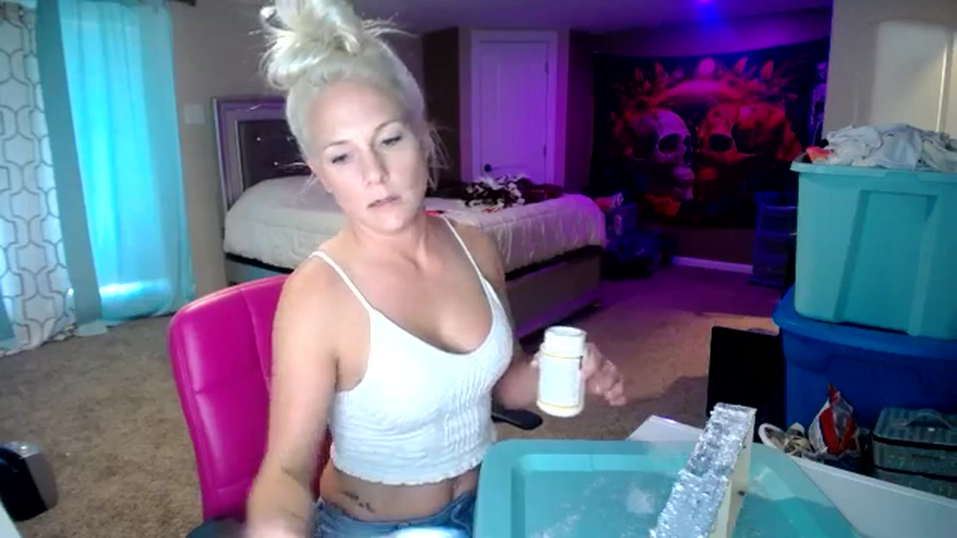 Gallery image thumbnail from AshlynnStorm's myfreecams stream on, 11/20/2024, 21:28 image 14 of 20