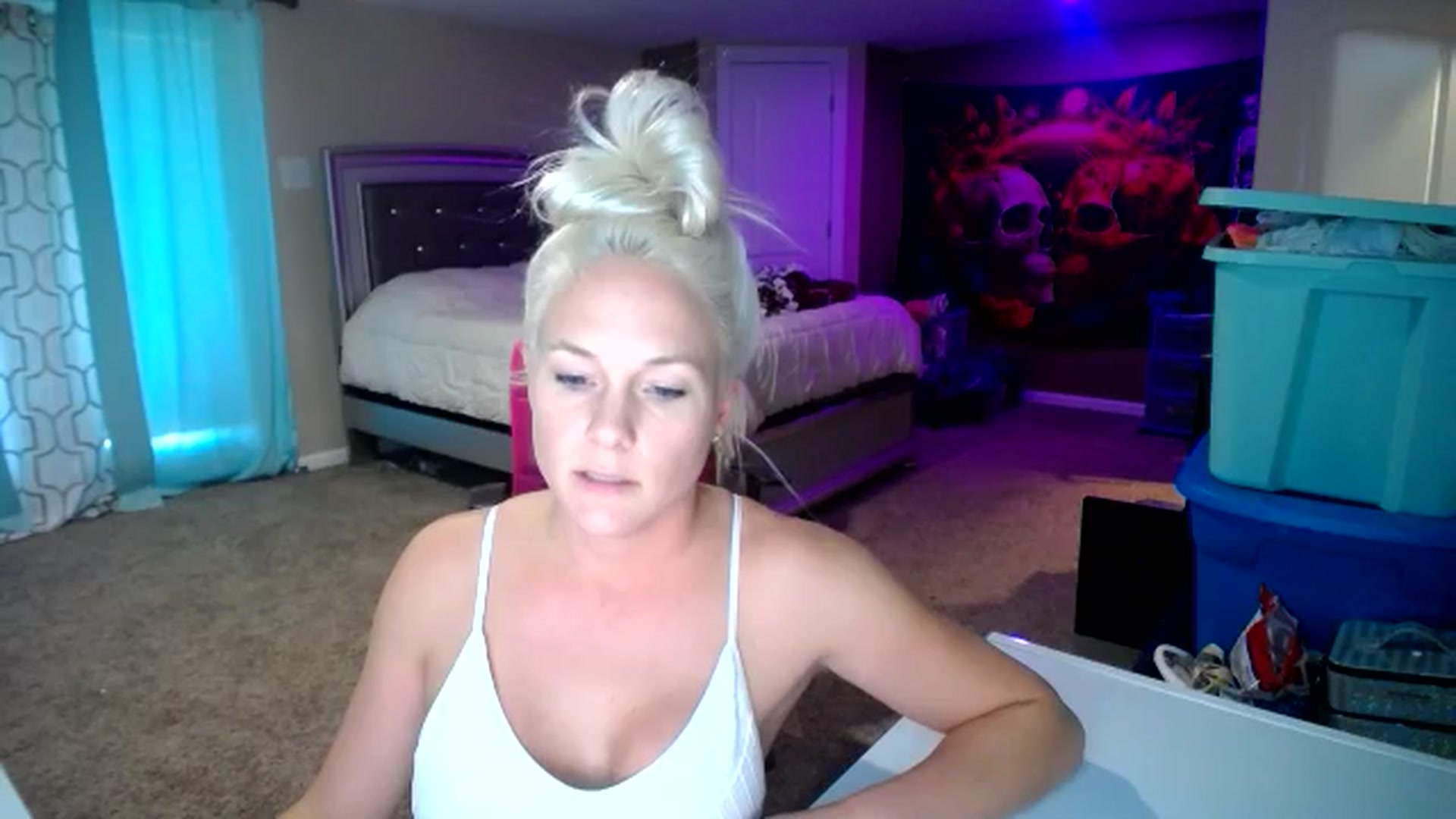 Gallery image thumbnail from AshlynnStorm's myfreecams stream on, 11/20/2024, 21:28 image 18 of 20