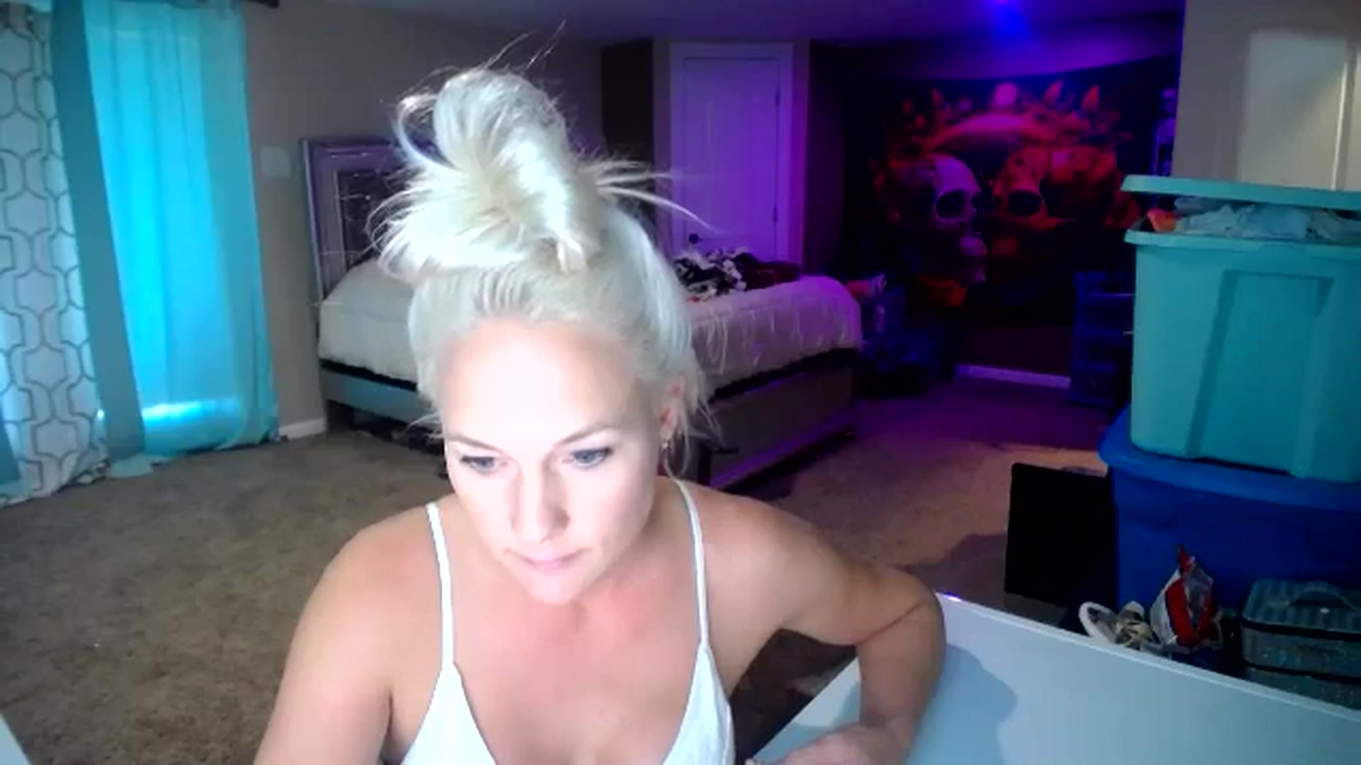 Gallery image thumbnail from AshlynnStorm's myfreecams stream on, 11/20/2024, 21:28 image 17 of 20