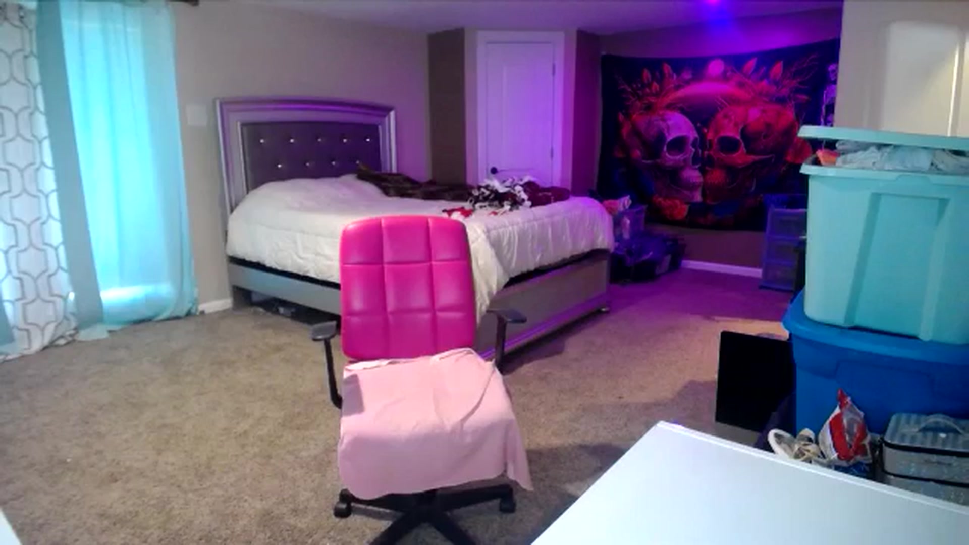 Gallery image thumbnail from AshlynnStorm's myfreecams stream on, 11/20/2024, 21:28 image 20 of 20