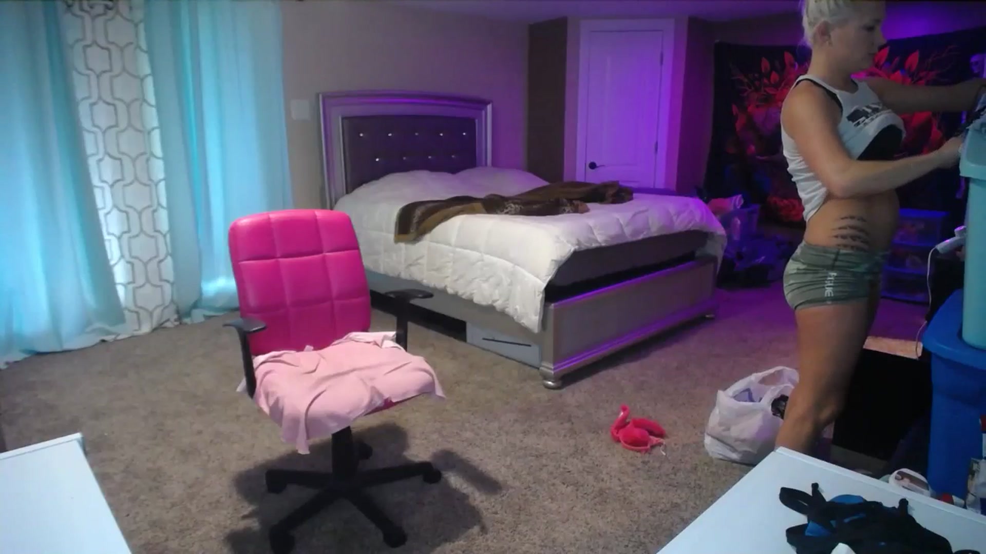 Gallery image thumbnail from AshlynnStorm's myfreecams stream on, 11/25/2024, 18:27 image 8 of 20