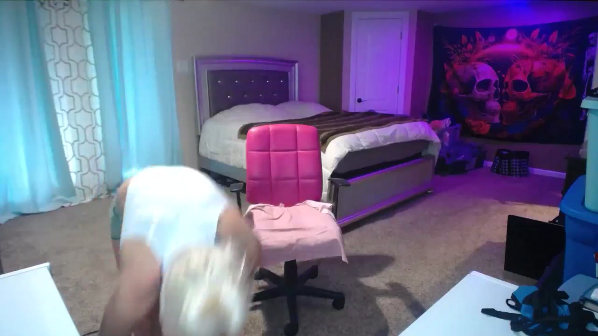 Gallery image thumbnail from AshlynnStorm's myfreecams stream on, 11/25/2024, 18:27 image 11 of 20