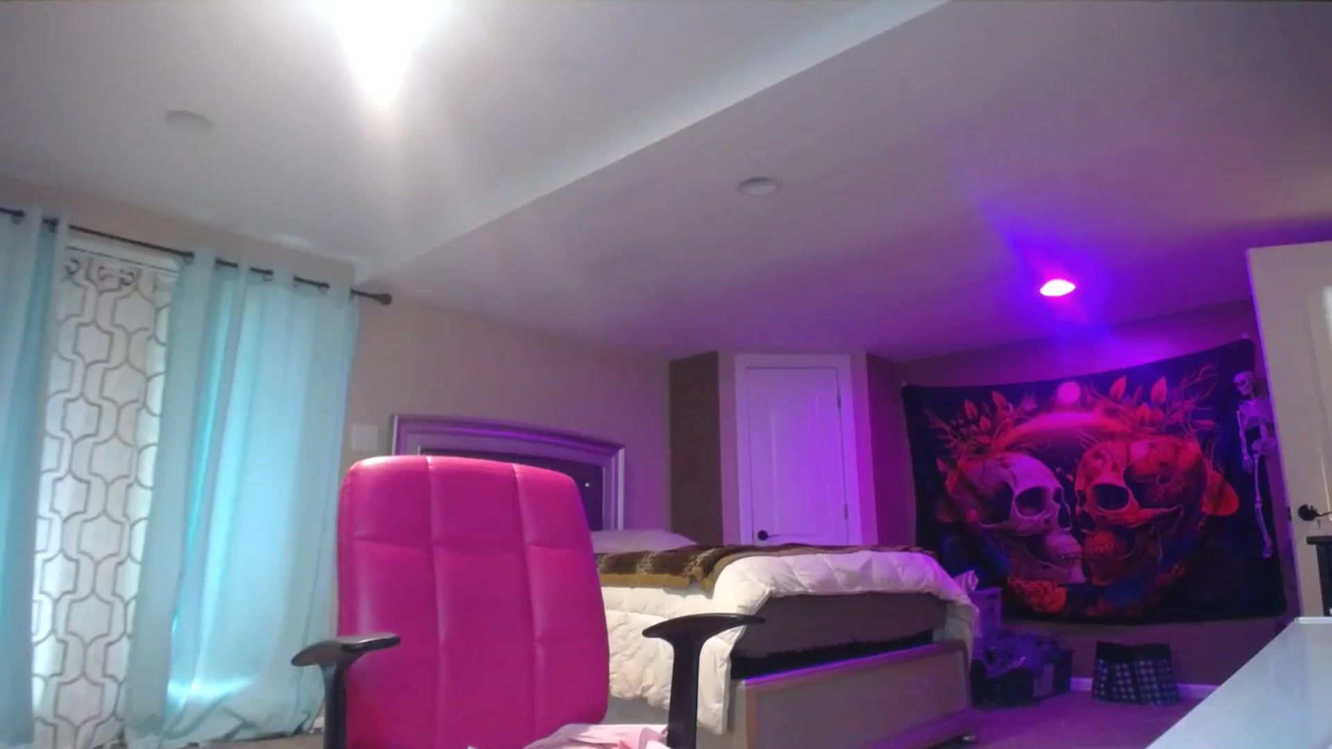 Gallery image thumbnail from AshlynnStorm's myfreecams stream on, 11/25/2024, 18:27 image 16 of 20