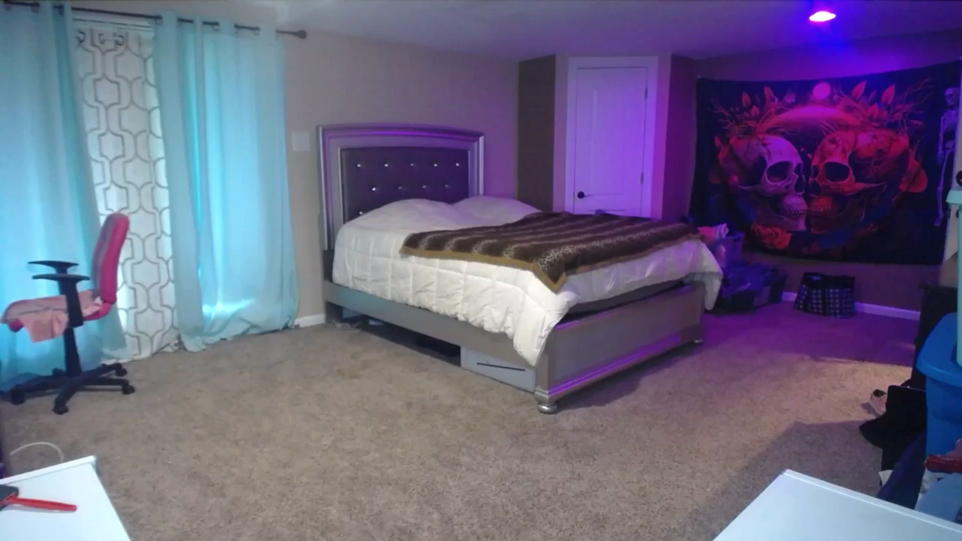 Gallery image thumbnail from AshlynnStorm's myfreecams stream on, 11/25/2024, 21:49 image 1 of 20