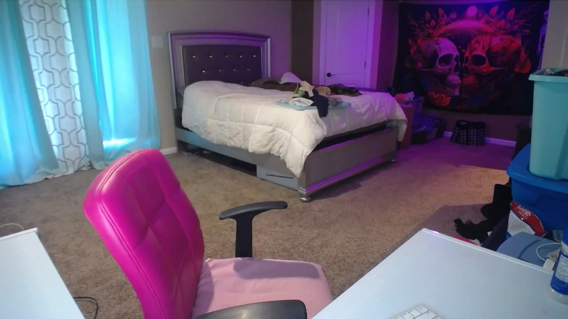 Gallery image thumbnail from AshlynnStorm's myfreecams stream on, 11/26/2024, 18:55 image 19 of 20