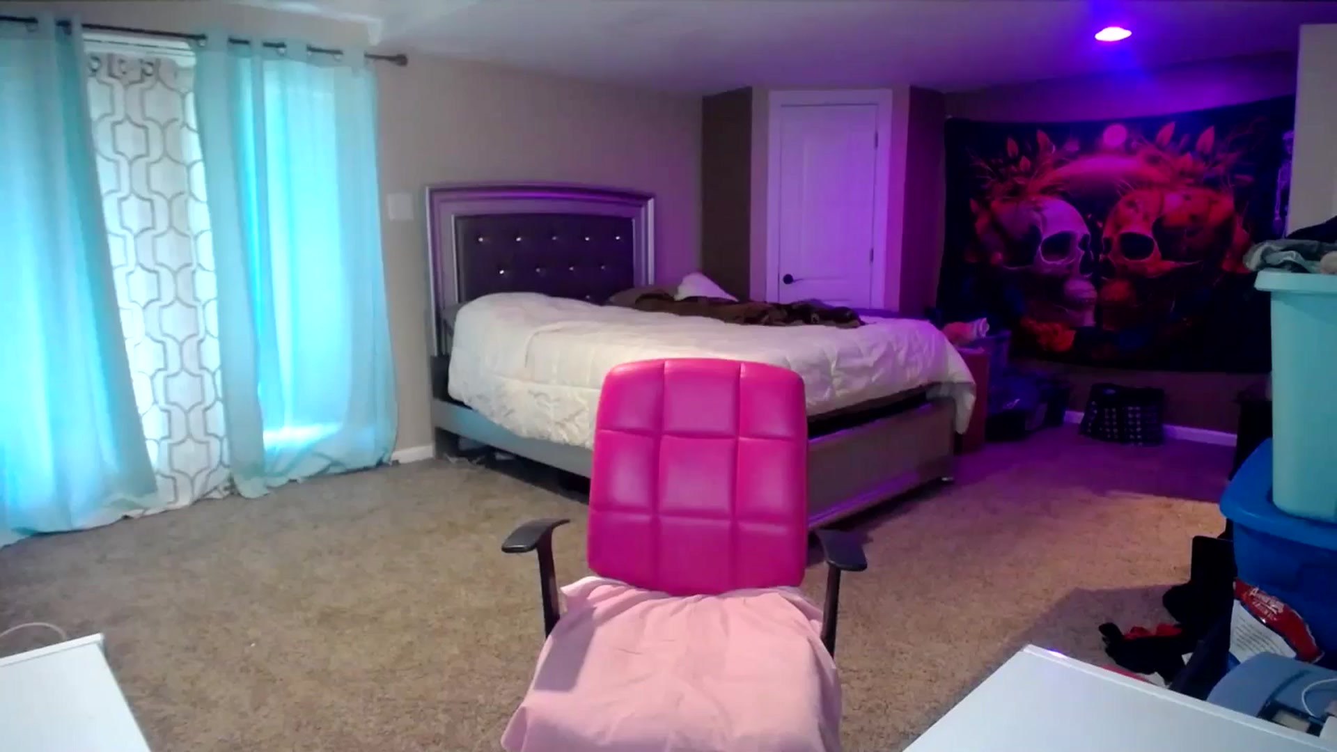 Gallery image thumbnail from AshlynnStorm's myfreecams stream on, 11/26/2024, 20:13 image 15 of 20