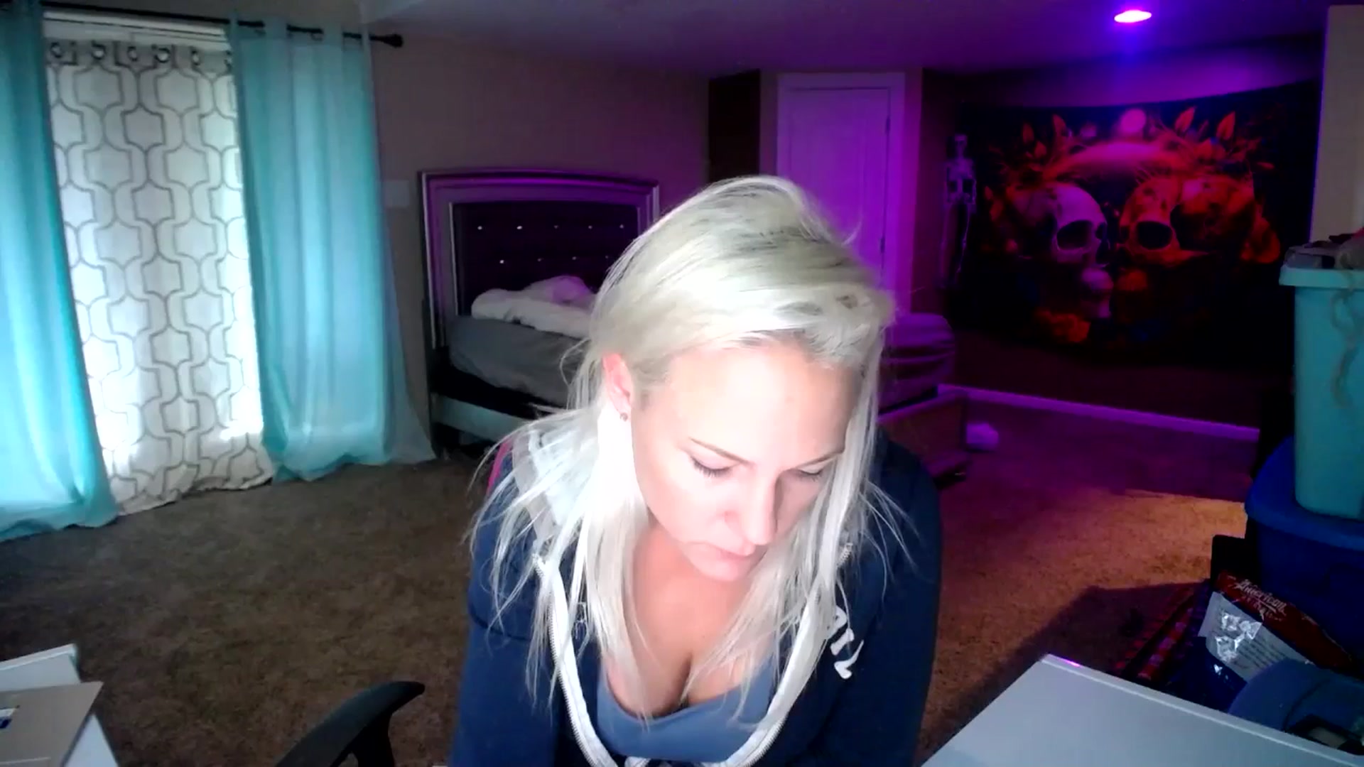 Gallery image thumbnail from AshlynnStorm's myfreecams stream on, 12/09/2024, 19:49 image 4 of 20