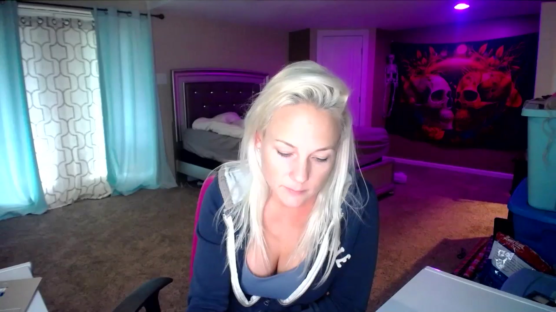 Gallery image thumbnail from AshlynnStorm's myfreecams stream on, 12/09/2024, 19:49 image 6 of 20