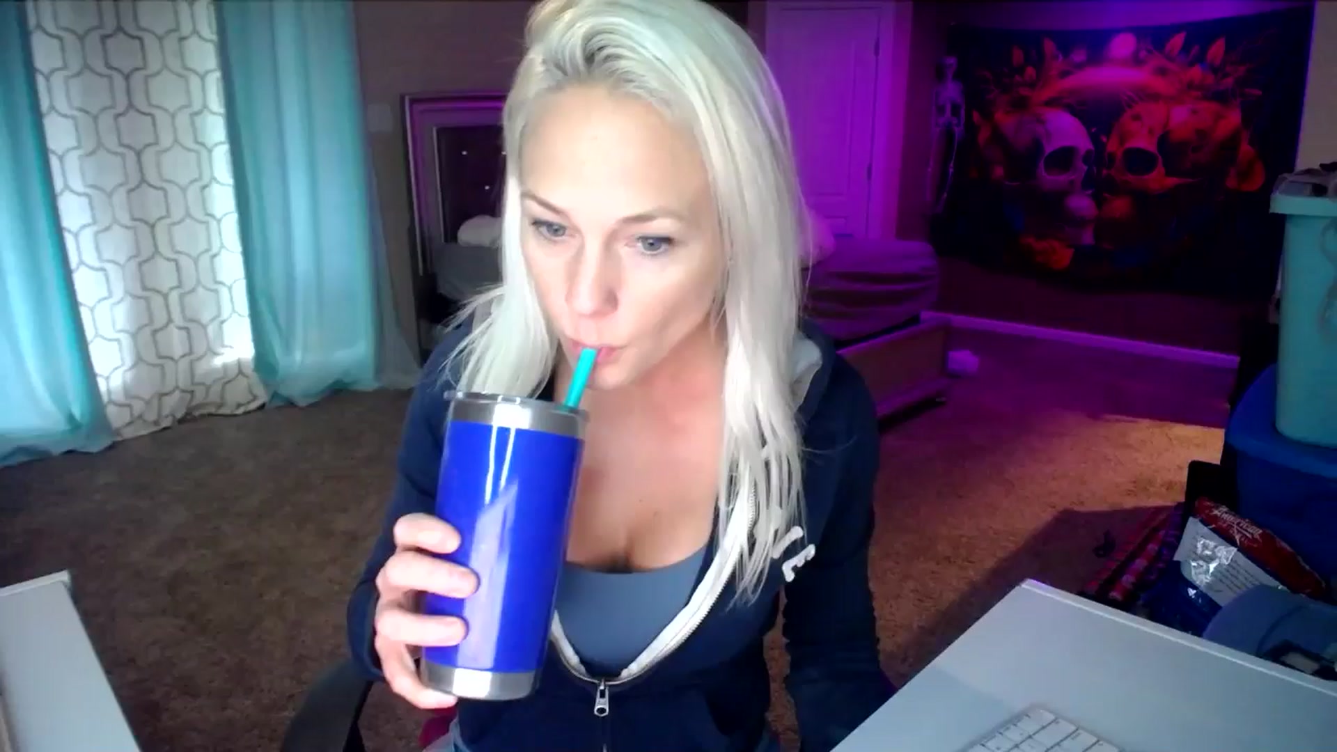 Gallery image thumbnail from AshlynnStorm's myfreecams stream on, 12/09/2024, 19:49 image 17 of 20