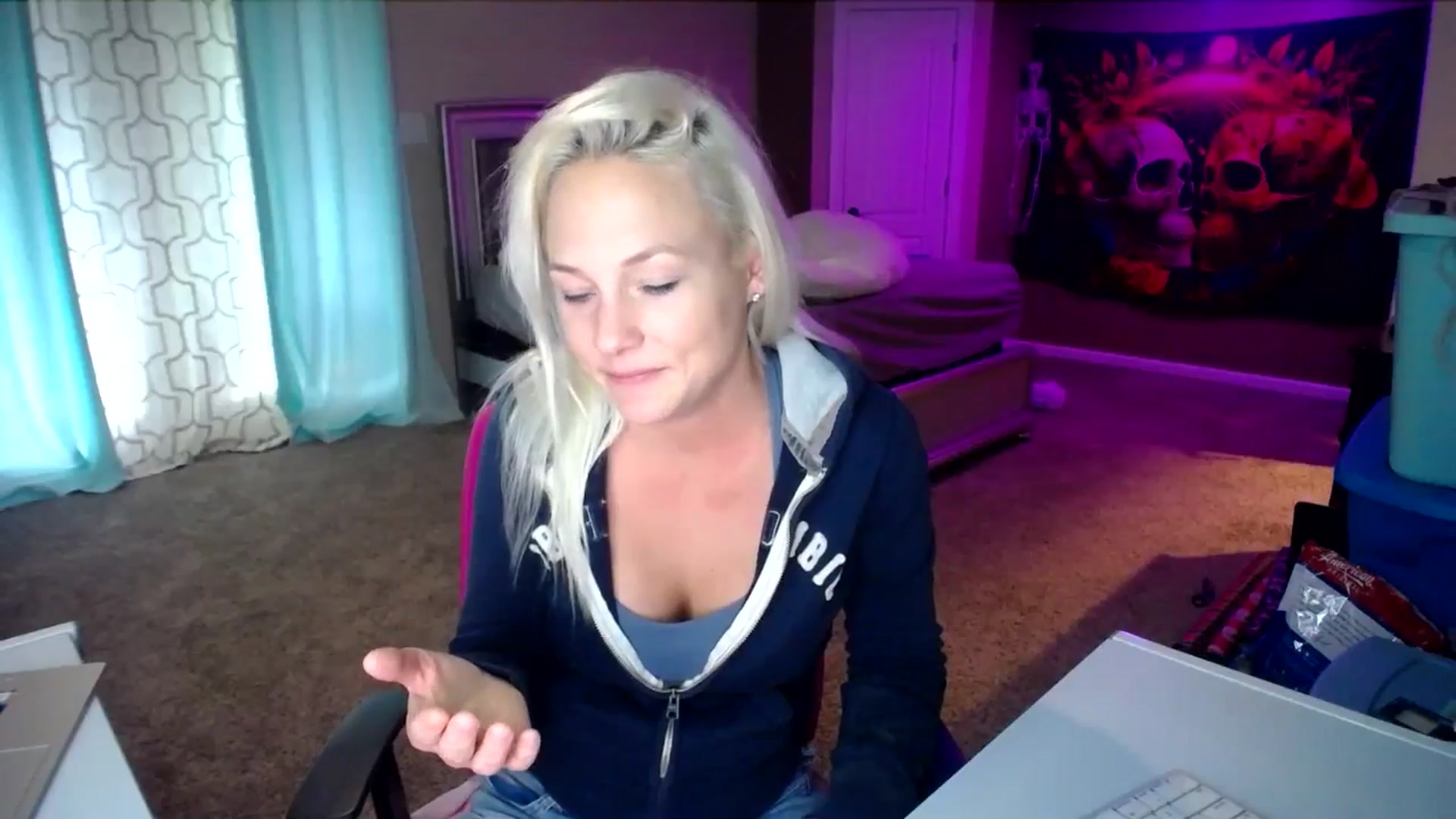 Gallery image thumbnail from AshlynnStorm's myfreecams stream on, 12/09/2024, 19:49 image 12 of 20
