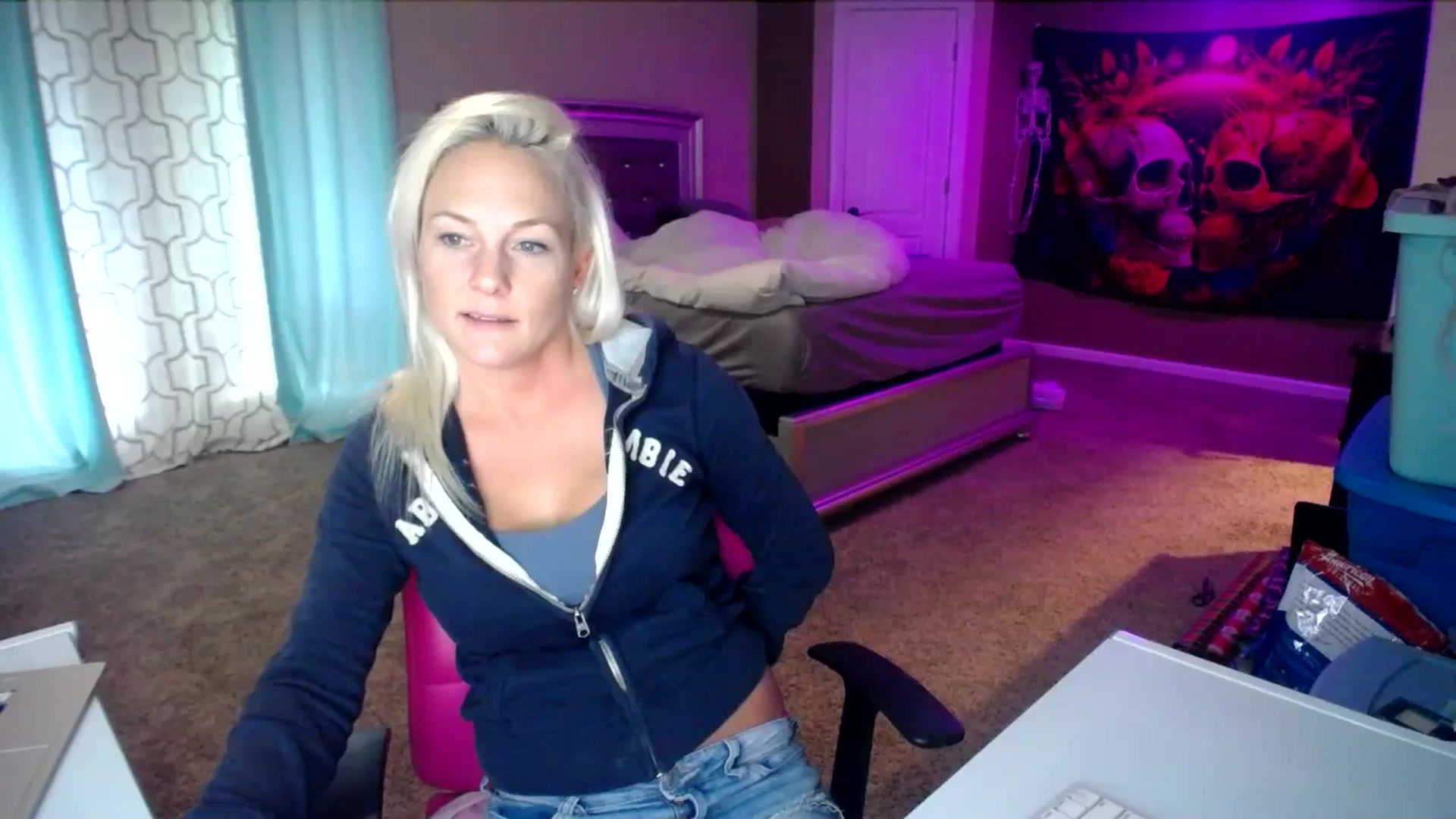 Gallery image thumbnail from AshlynnStorm's myfreecams stream on, 12/09/2024, 19:49 image 14 of 20