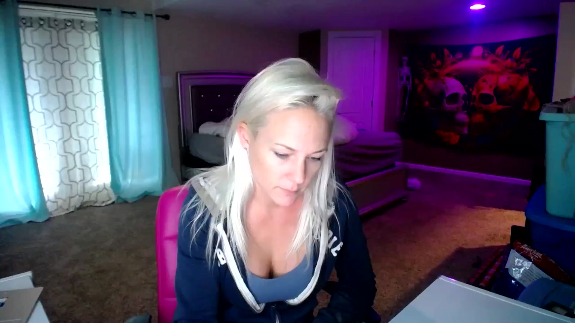 Gallery image thumbnail from AshlynnStorm's myfreecams stream on, 12/09/2024, 19:49 image 3 of 20