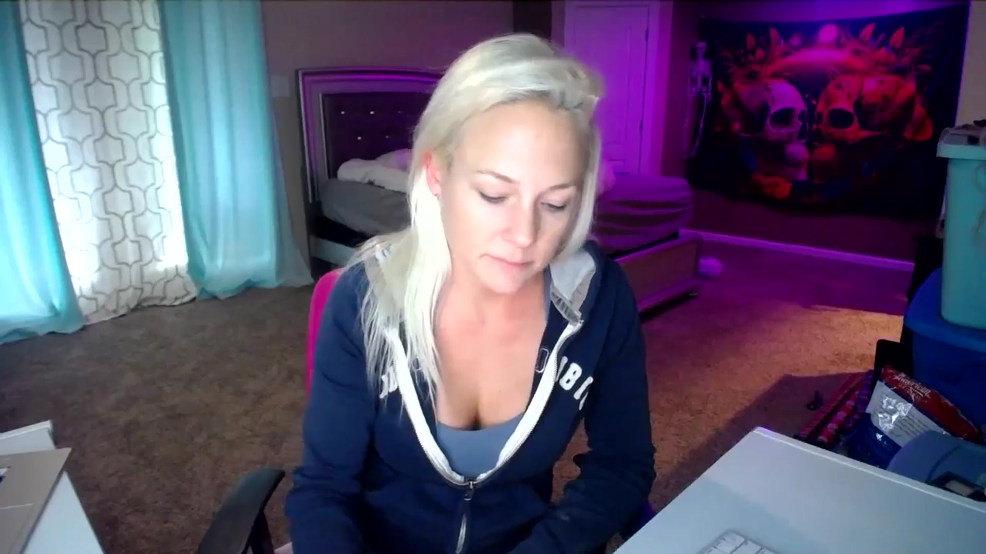 Gallery image thumbnail from AshlynnStorm's myfreecams stream on, 12/09/2024, 19:49 image 16 of 20
