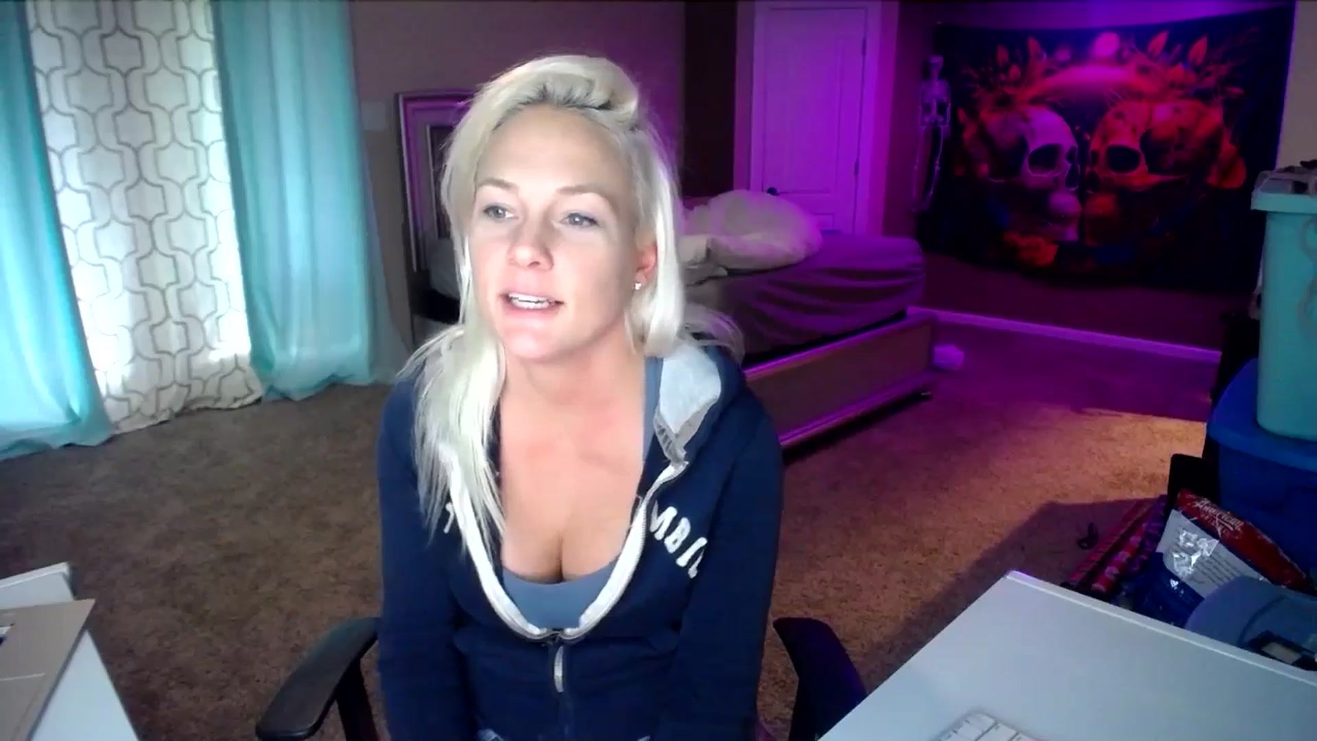 Gallery image thumbnail from AshlynnStorm's myfreecams stream on, 12/09/2024, 19:49 image 15 of 20