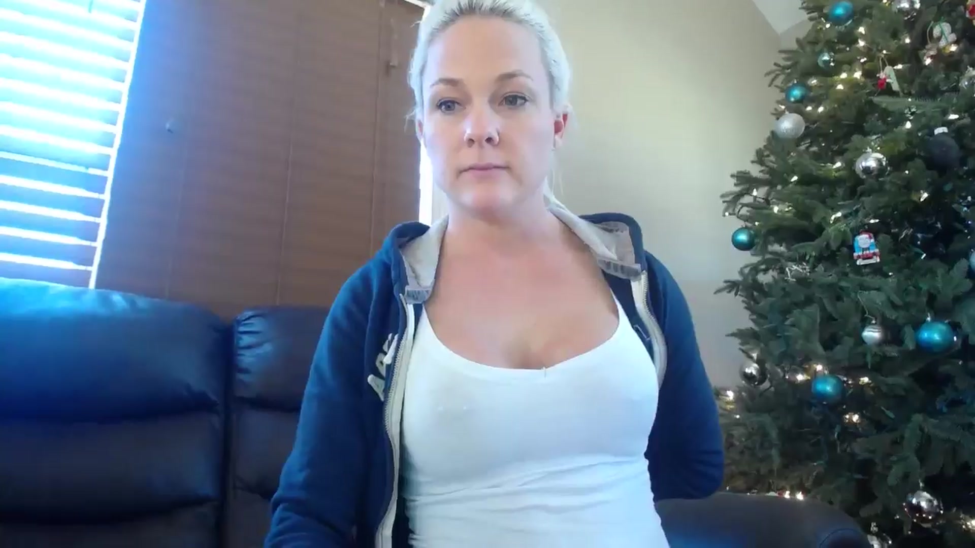 Gallery image thumbnail from AshlynnStorm's myfreecams stream on, 12/12/2024, 19:55 image 12 of 20