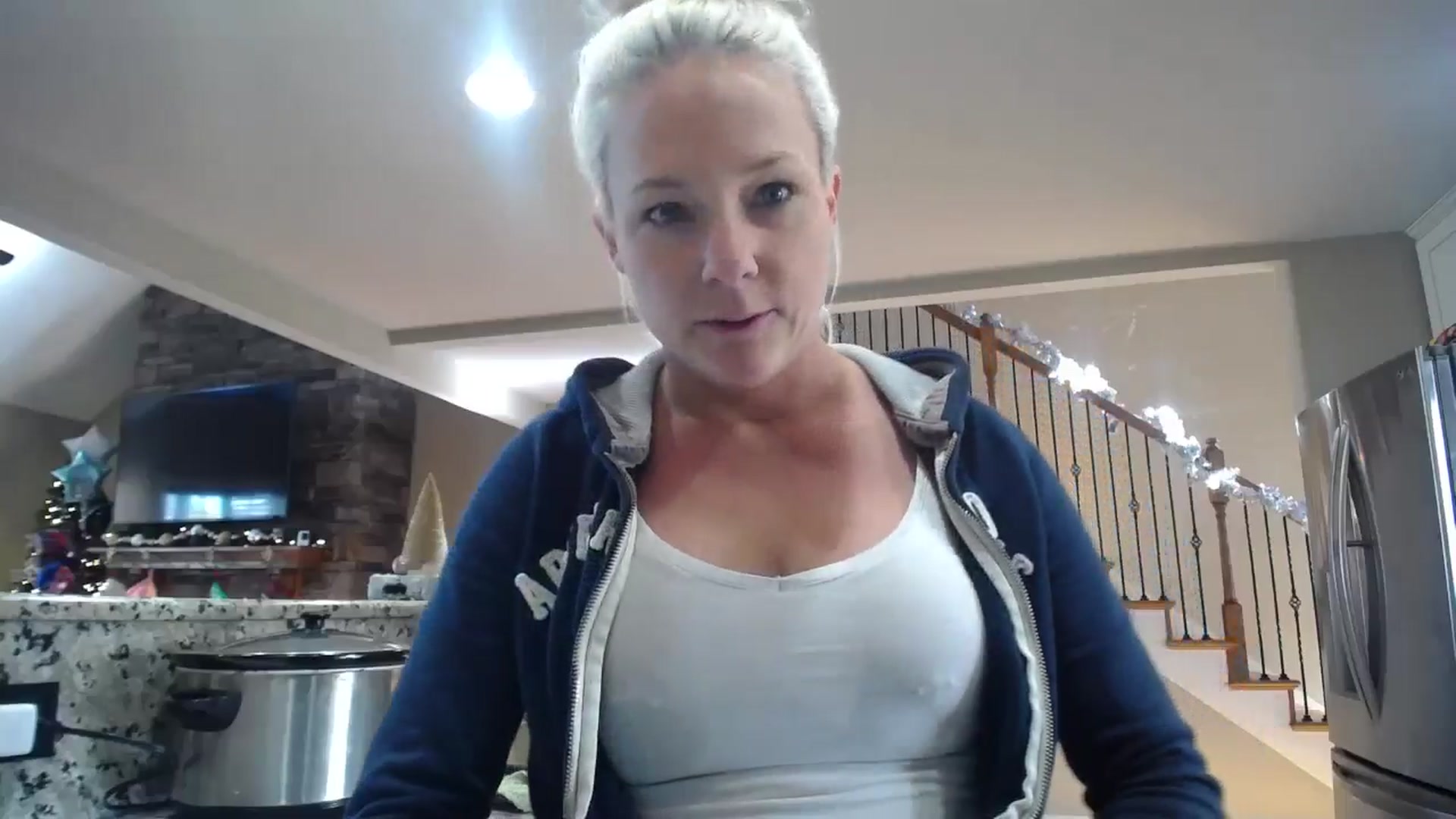 Gallery image thumbnail from AshlynnStorm's myfreecams stream on, 12/12/2024, 19:55 image 20 of 20