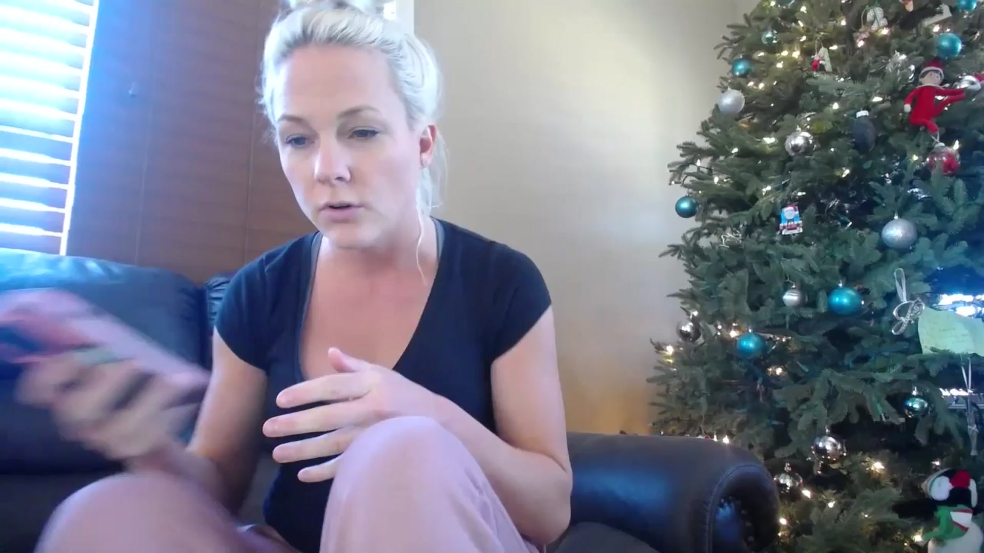 Gallery image thumbnail from AshlynnStorm's myfreecams stream on, 12/12/2024, 19:55 image 1 of 20