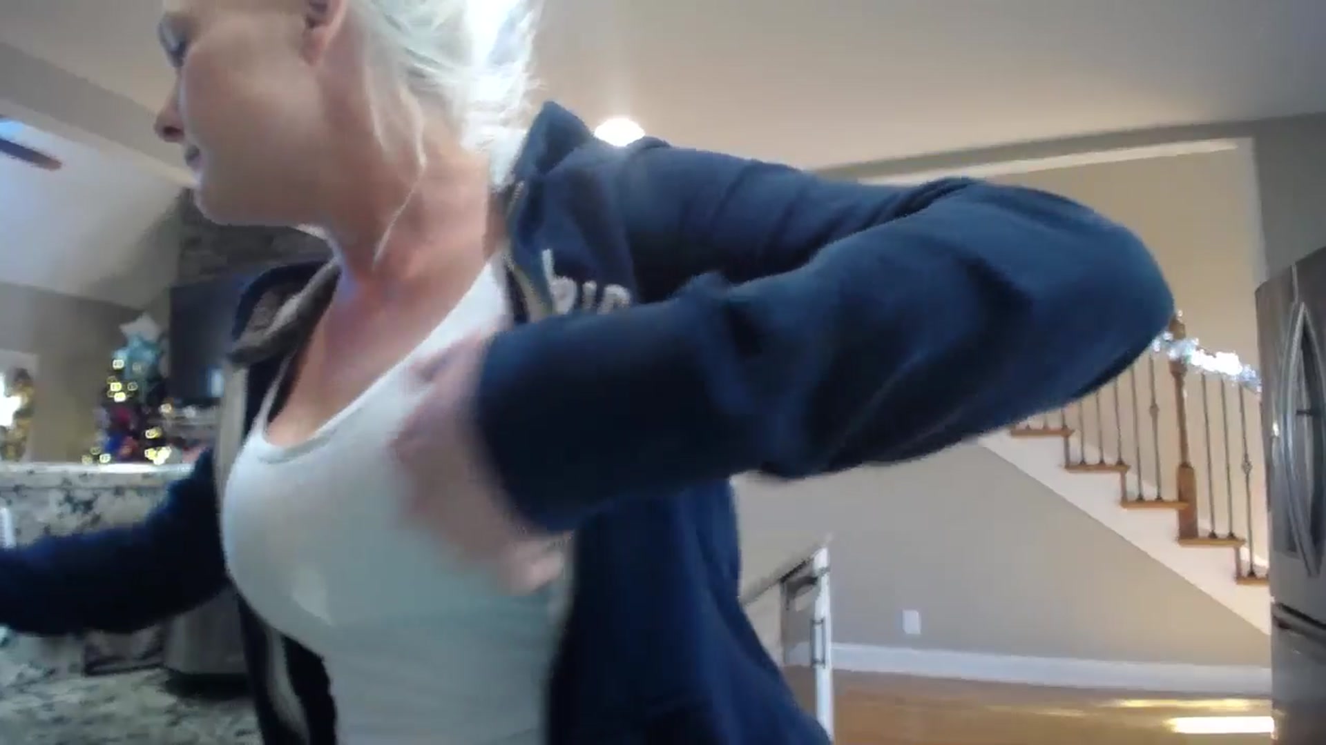 Gallery image thumbnail from AshlynnStorm's myfreecams stream on, 12/12/2024, 19:55 image 15 of 20