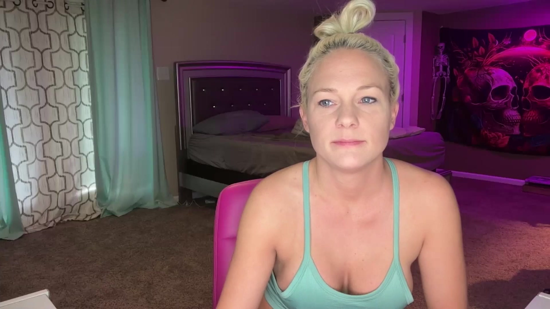 Gallery image thumbnail from AshlynnStorm's myfreecams stream on, 12/14/2024, 14:05 image 6 of 20