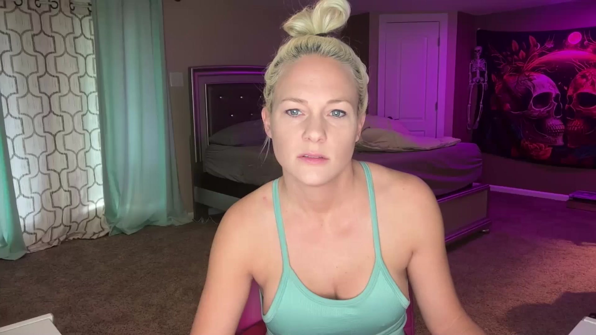 Gallery image thumbnail from AshlynnStorm's myfreecams stream on, 12/14/2024, 14:05 image 10 of 20