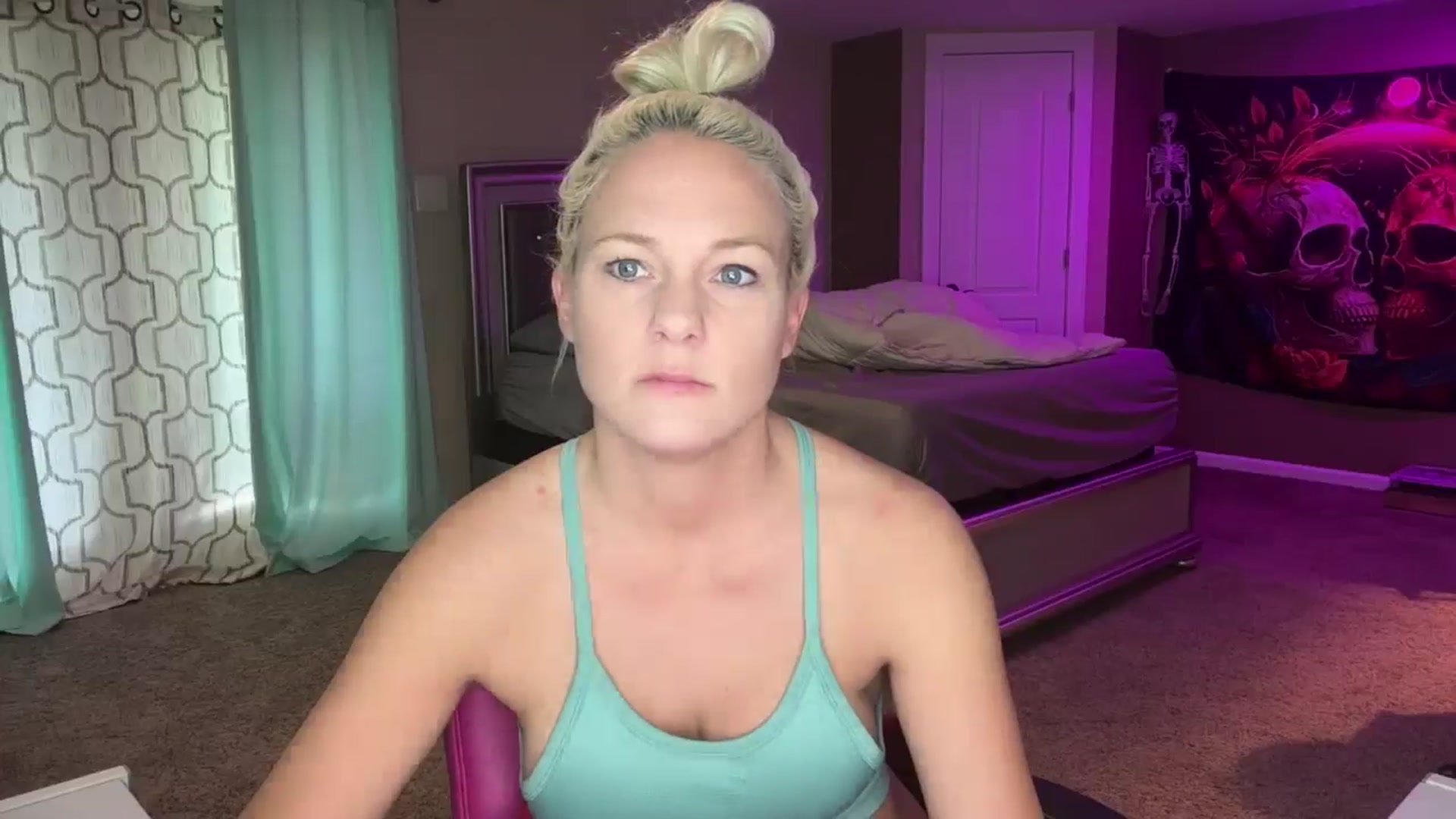 Gallery image thumbnail from AshlynnStorm's myfreecams stream on, 12/14/2024, 14:05 image 19 of 20