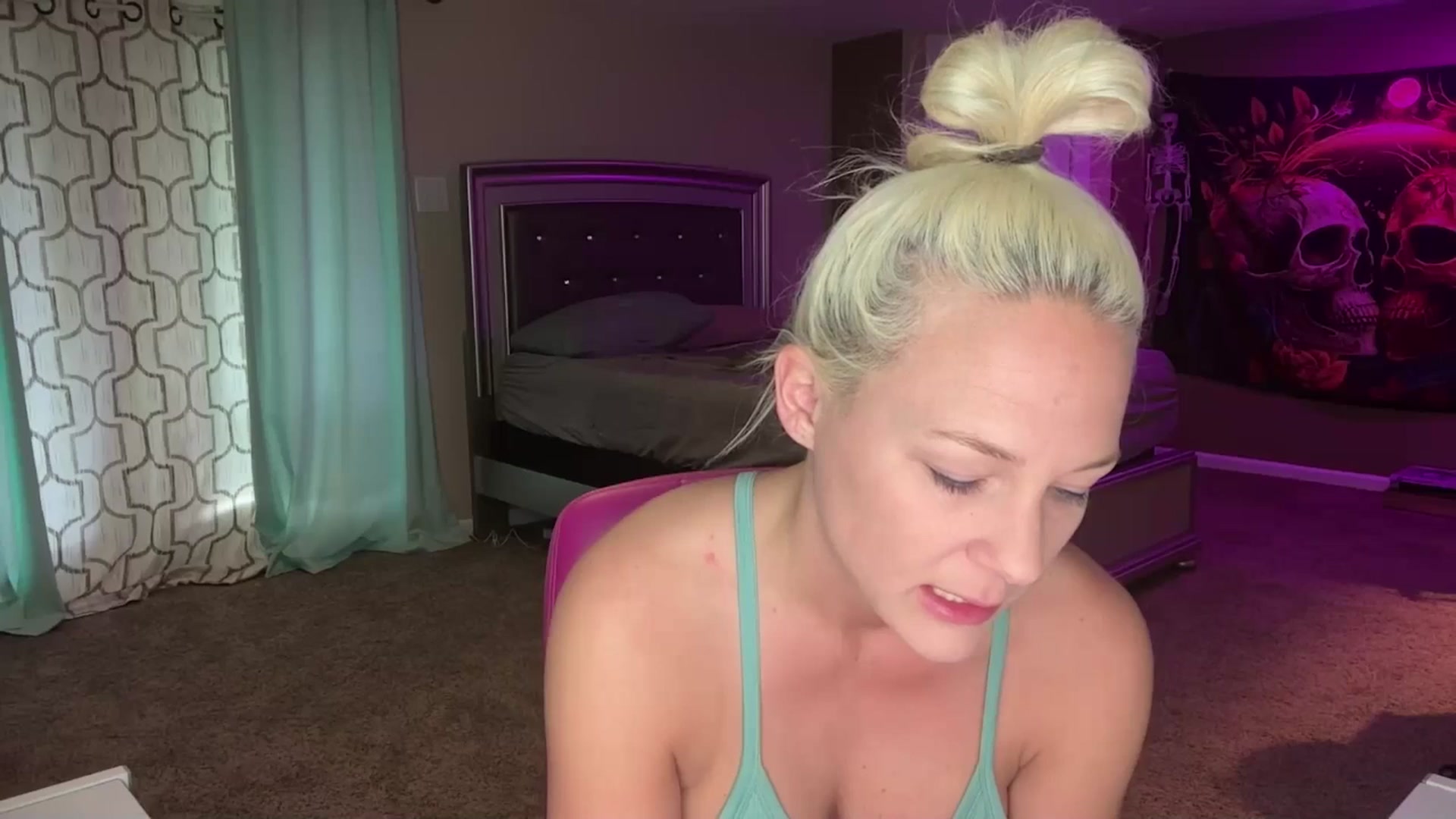 Gallery image thumbnail from AshlynnStorm's myfreecams stream on, 12/14/2024, 14:05 image 12 of 20