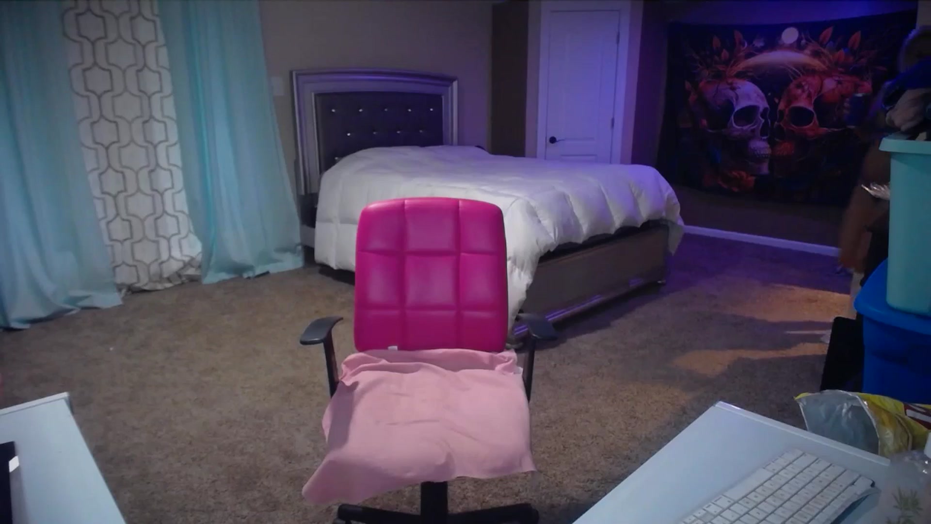 Gallery image thumbnail from AshlynnStorm's myfreecams stream on, 01/06/2025, 21:16 image 17 of 20