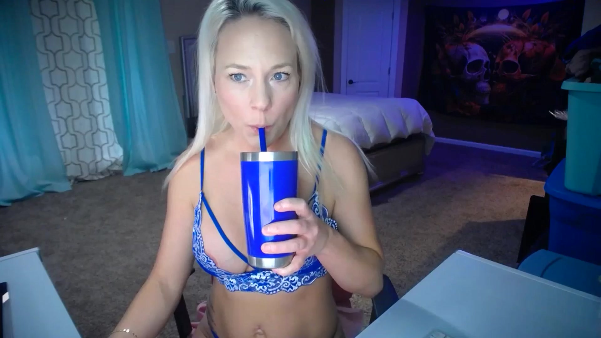 Gallery image thumbnail from AshlynnStorm's myfreecams stream on, 01/06/2025, 21:16 image 2 of 20