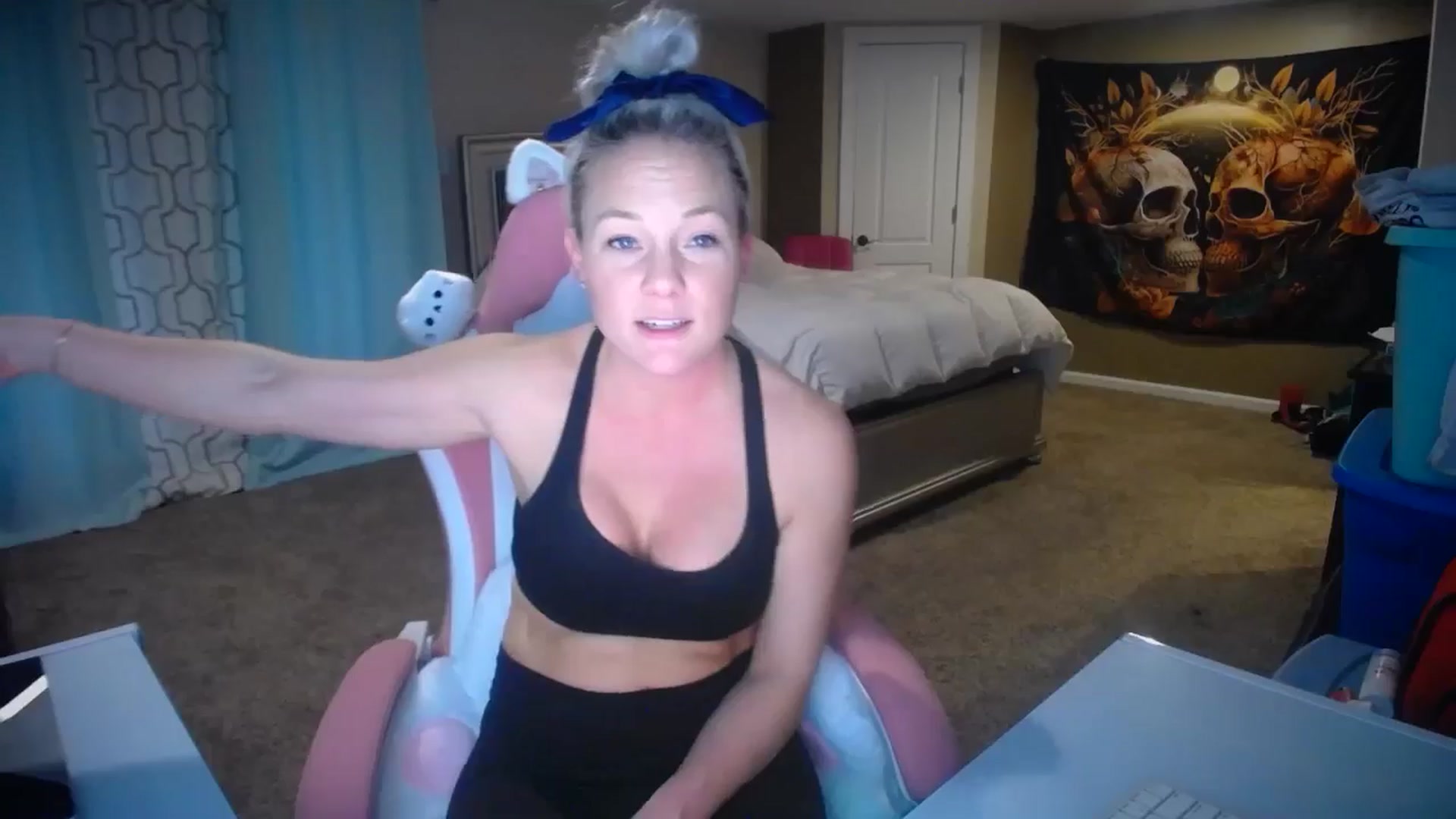 Gallery image thumbnail from AshlynnStorm's myfreecams stream on, 01/30/2025, 20:05 image 6 of 20