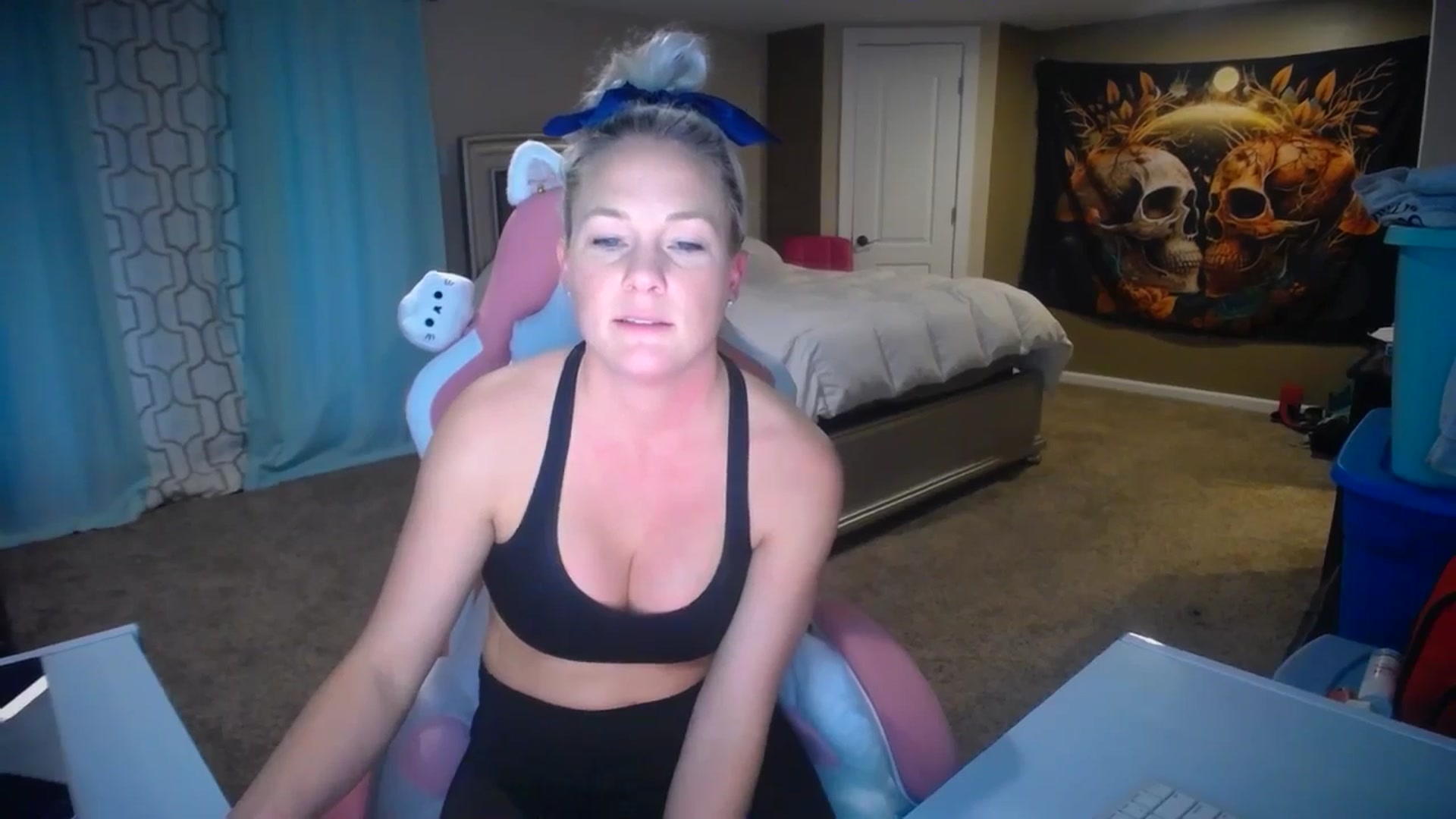Gallery image thumbnail from AshlynnStorm's myfreecams stream on, 01/30/2025, 20:05 image 8 of 20