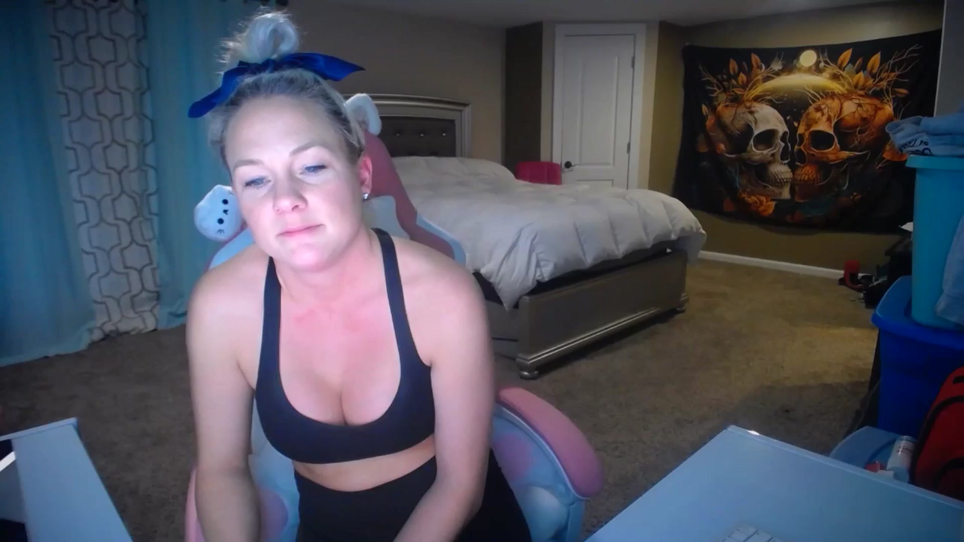 Gallery image thumbnail from AshlynnStorm's myfreecams stream on, 01/30/2025, 20:05 image 1 of 20