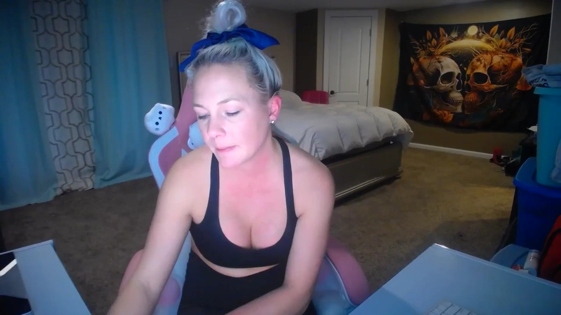 Gallery image thumbnail from AshlynnStorm's myfreecams stream on, 01/30/2025, 20:05 image 16 of 20