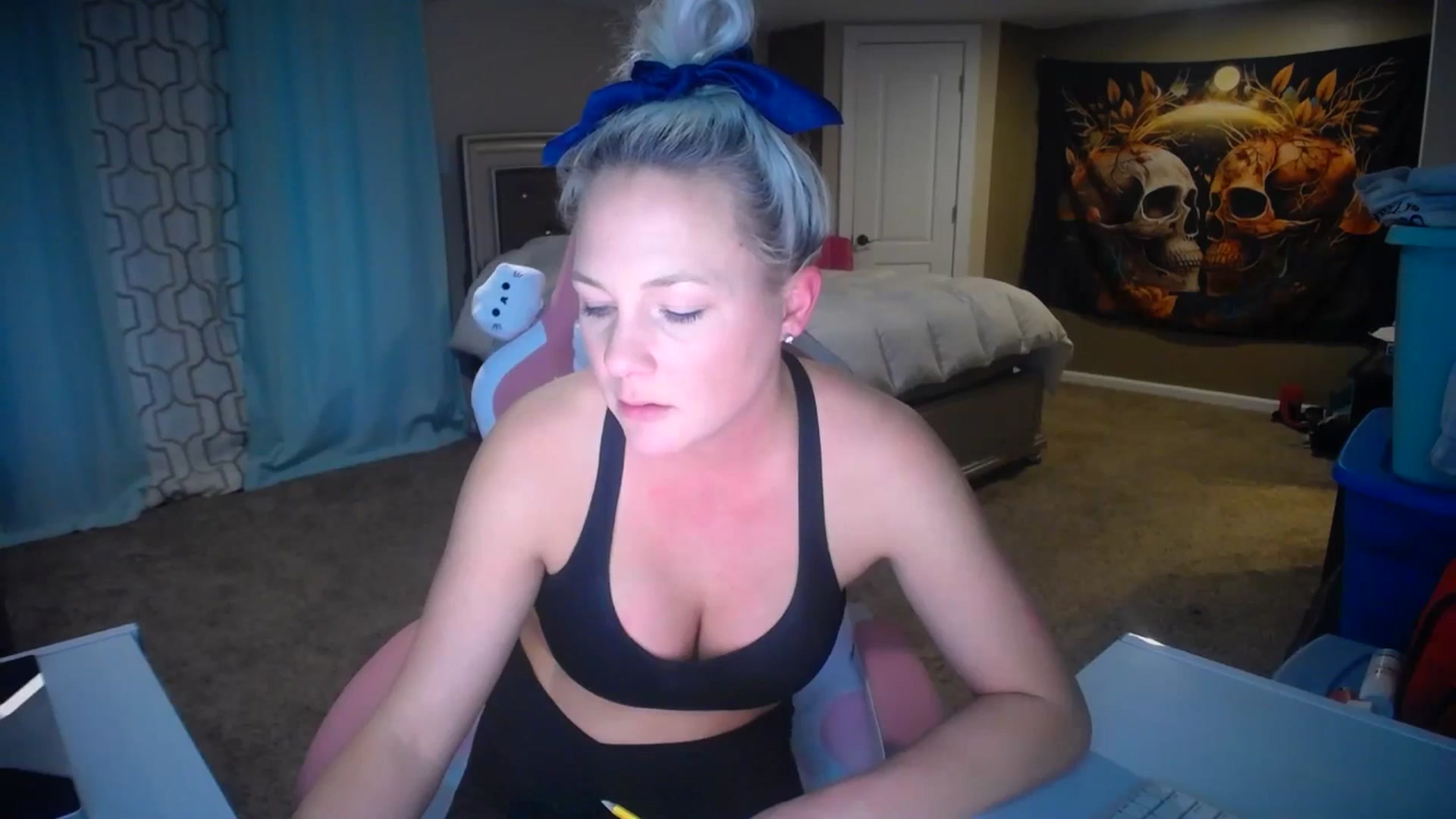 Gallery image thumbnail from AshlynnStorm's myfreecams stream on, 01/30/2025, 20:05 image 14 of 20