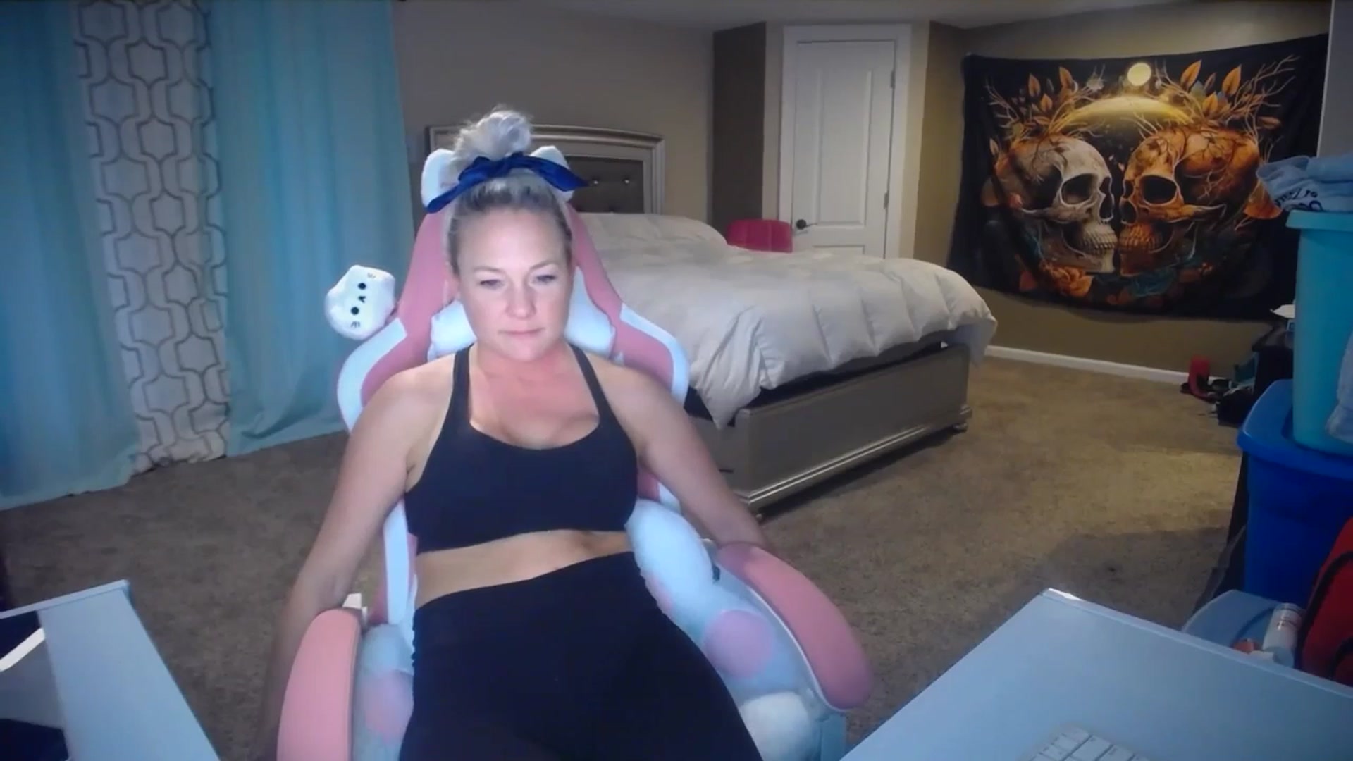 Gallery image thumbnail from AshlynnStorm's myfreecams stream on, 01/30/2025, 20:05 image 9 of 20