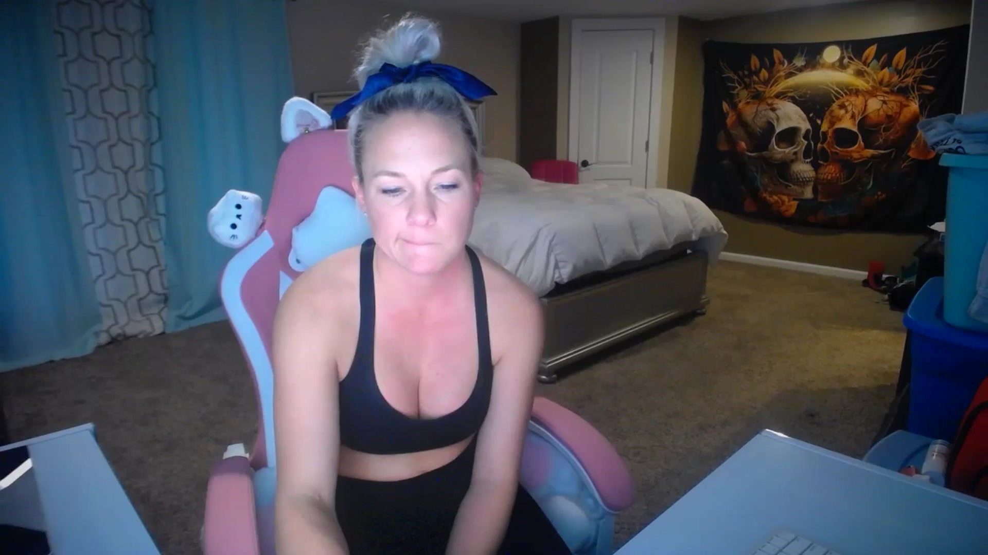 Gallery image thumbnail from AshlynnStorm's myfreecams stream on, 01/30/2025, 20:05 image 11 of 20