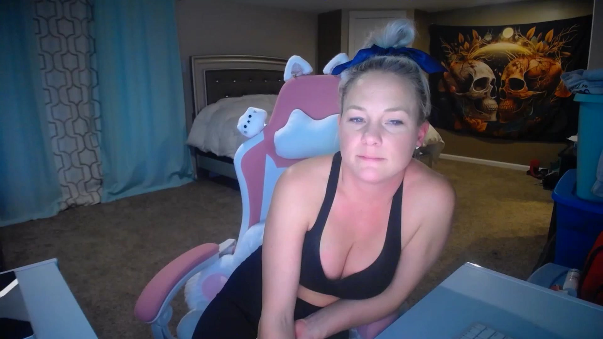 Gallery image thumbnail from AshlynnStorm's myfreecams stream on, 01/30/2025, 20:05 image 17 of 20