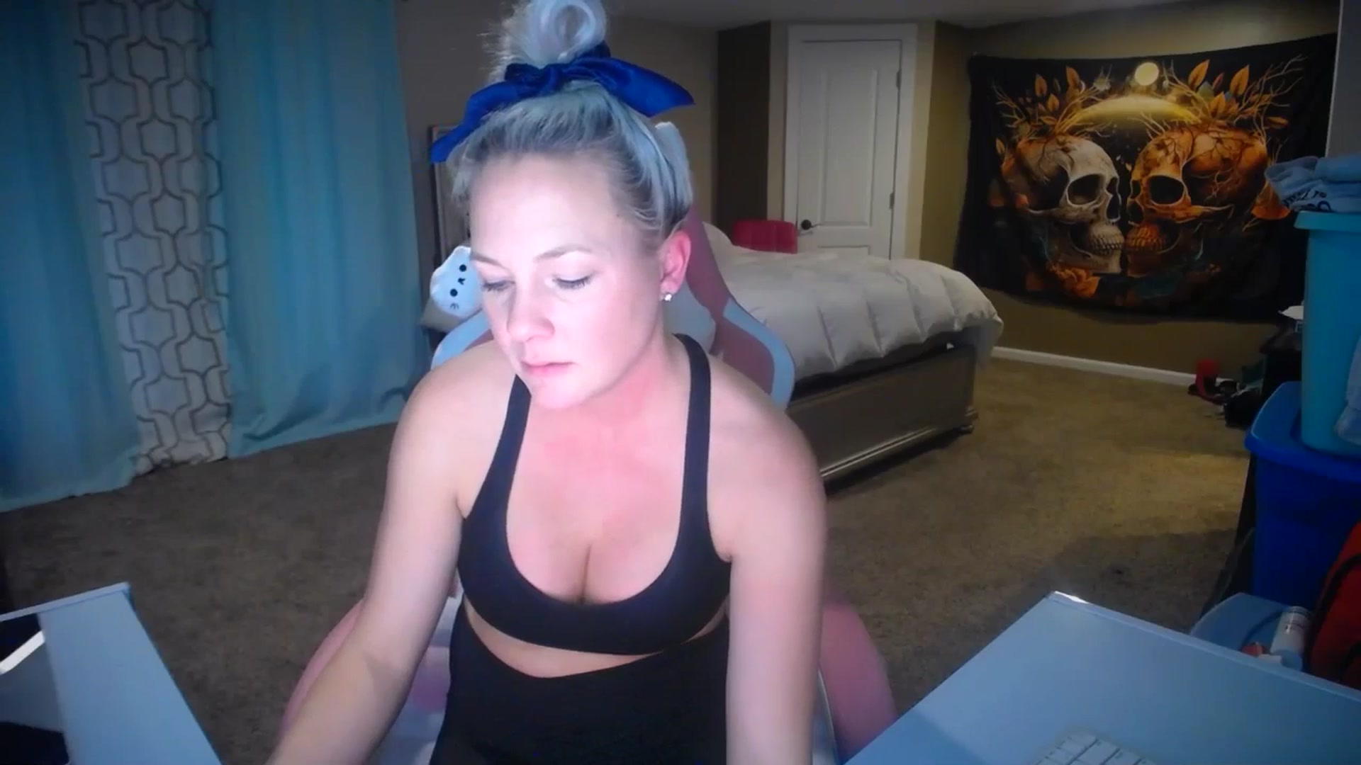Gallery image thumbnail from AshlynnStorm's myfreecams stream on, 01/30/2025, 20:05 image 12 of 20