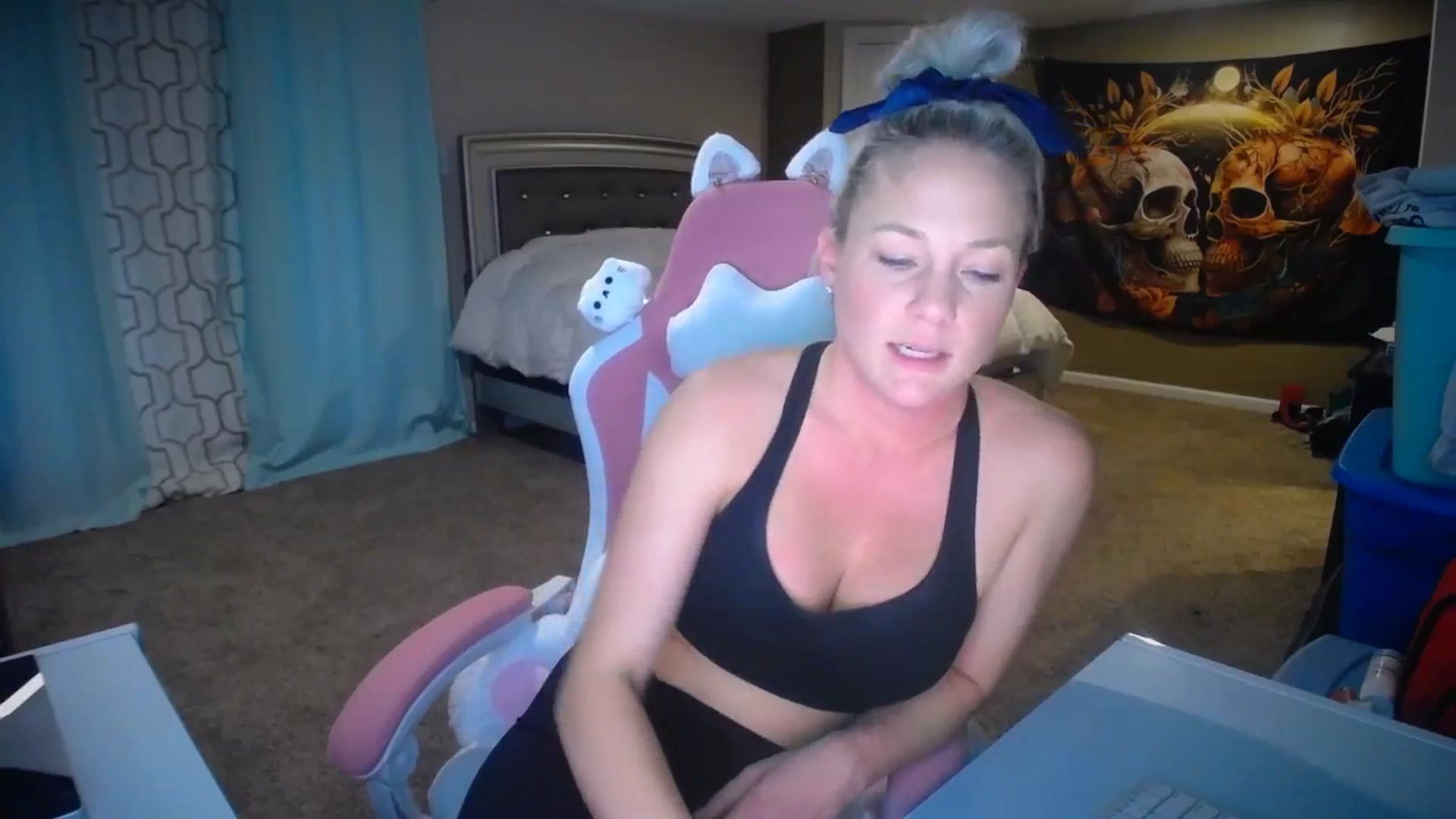 Gallery image thumbnail from AshlynnStorm's myfreecams stream on, 01/30/2025, 20:05 image 19 of 20