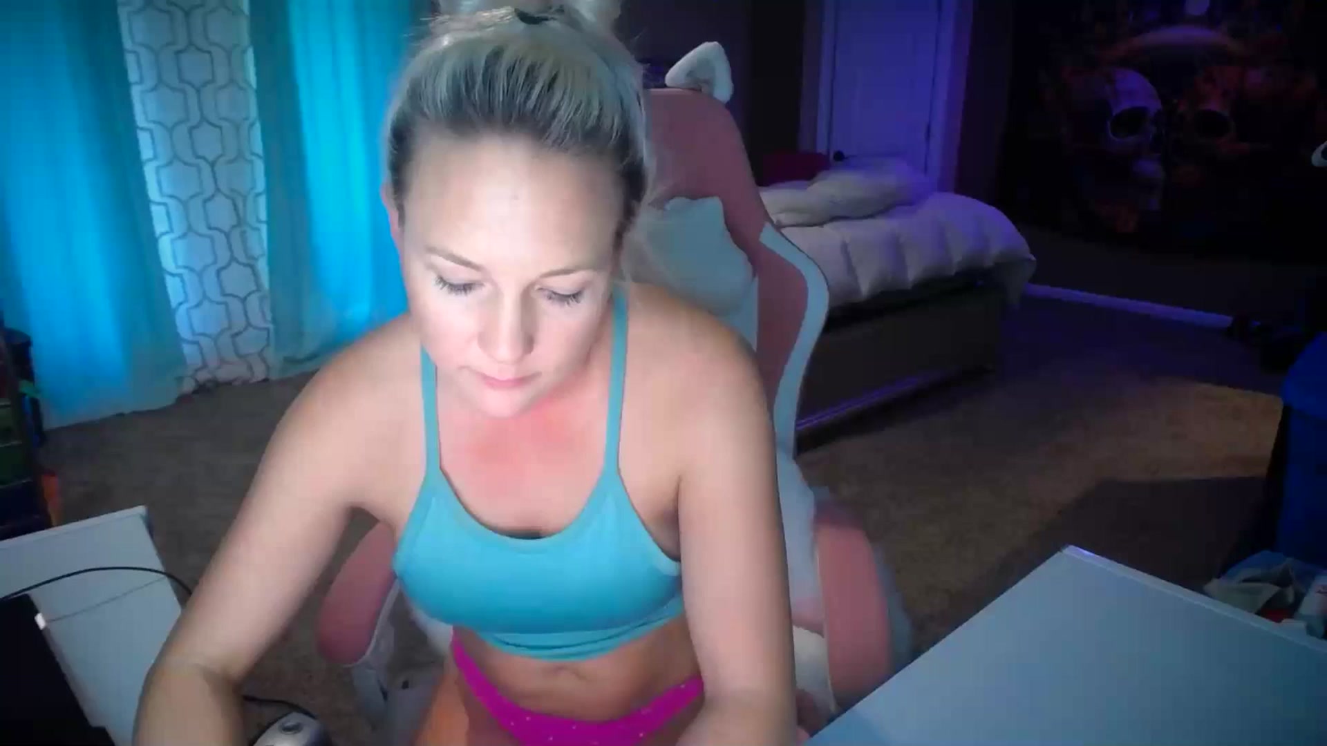Gallery image thumbnail from AshlynnStorm's myfreecams stream on, 02/03/2025, 19:33 image 18 of 20