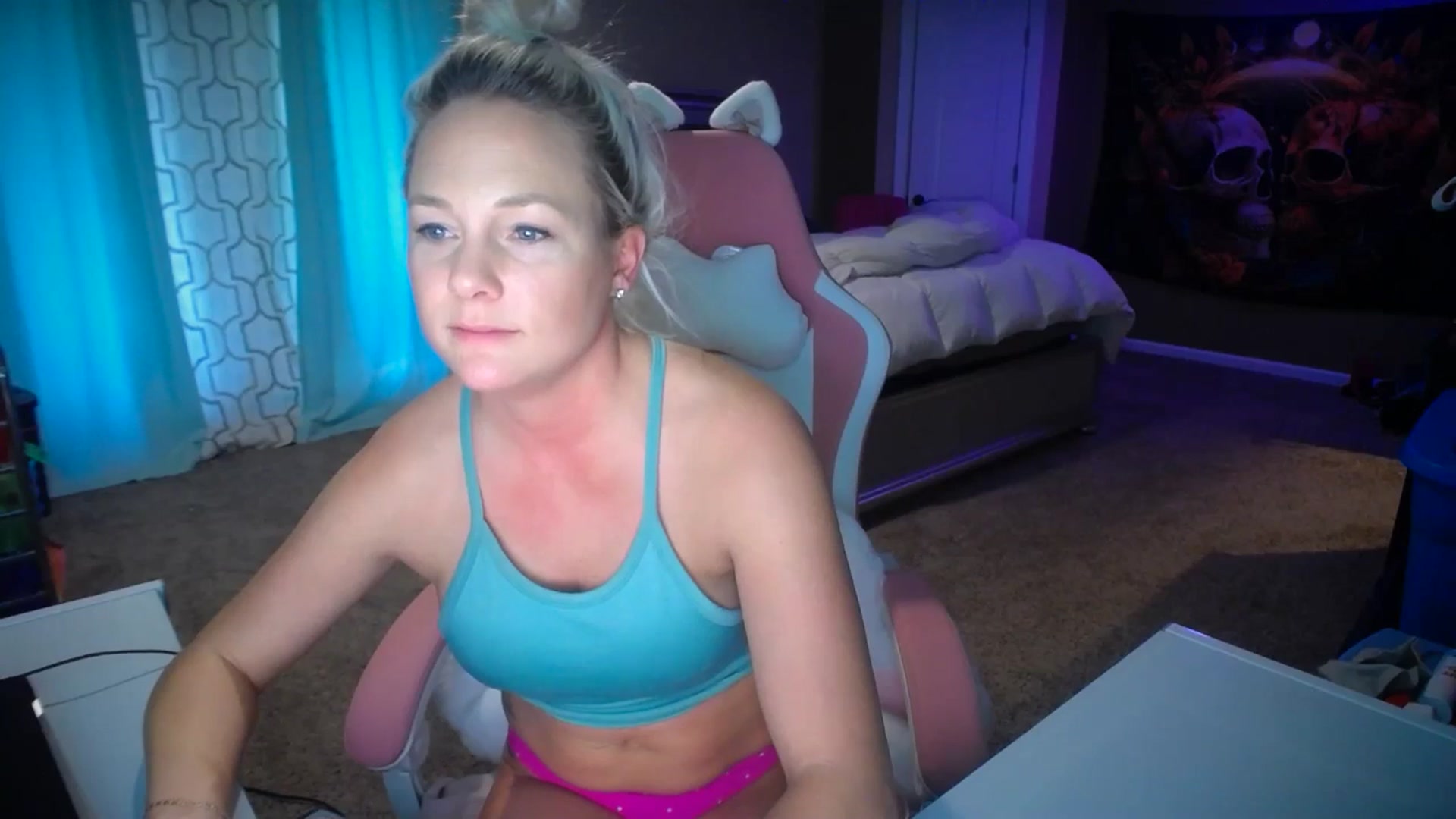 Gallery image thumbnail from AshlynnStorm's myfreecams stream on, 02/03/2025, 19:33 image 19 of 20