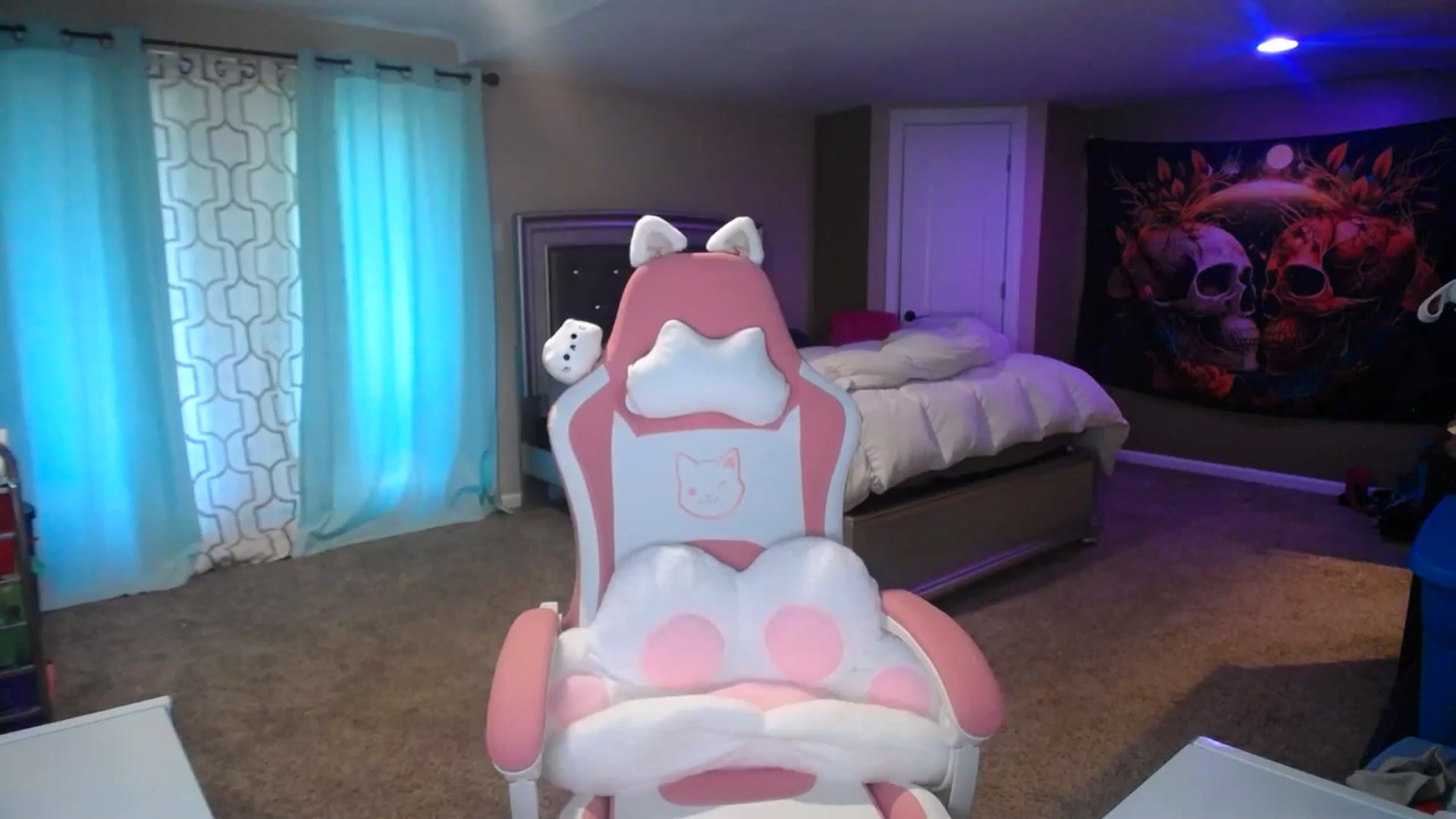 Gallery image thumbnail from AshlynnStorm's myfreecams stream on, 02/03/2025, 19:33 image 4 of 20