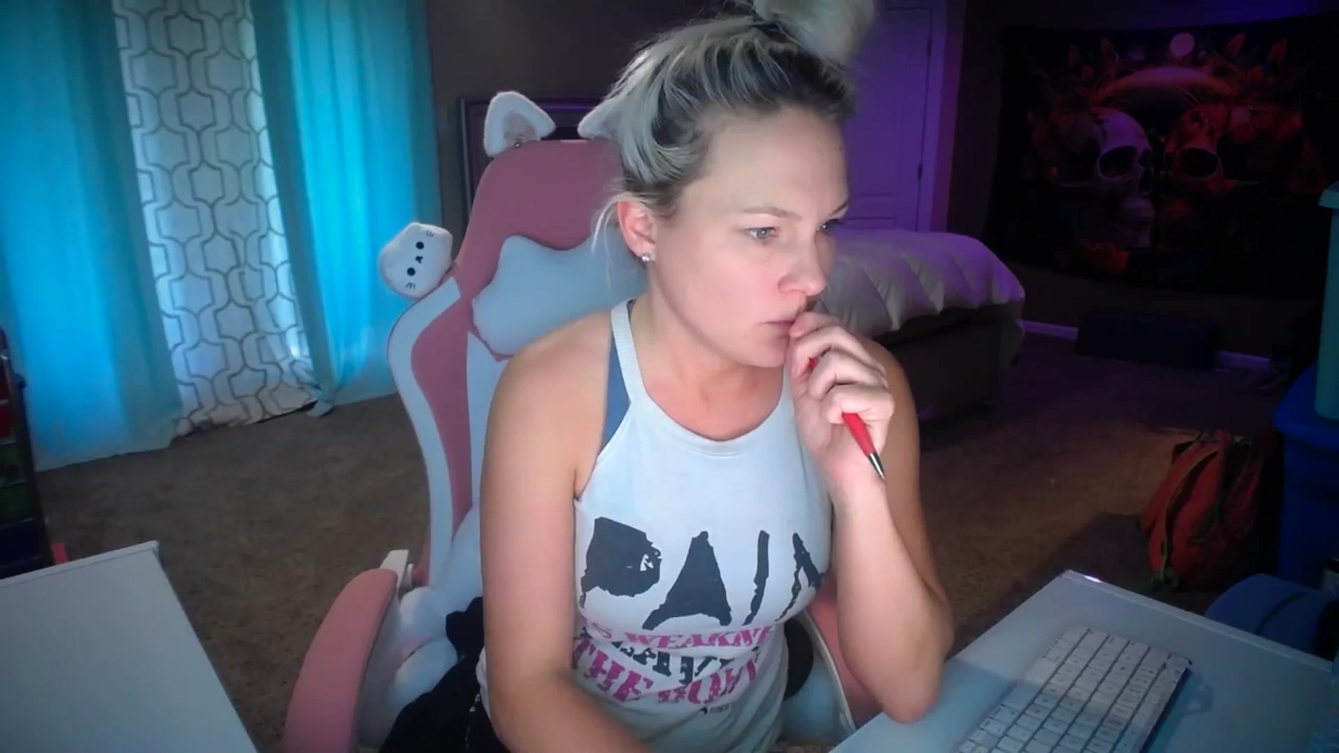 Gallery image thumbnail from AshlynnStorm's myfreecams stream on, 02/10/2025, 21:14 image 10 of 20