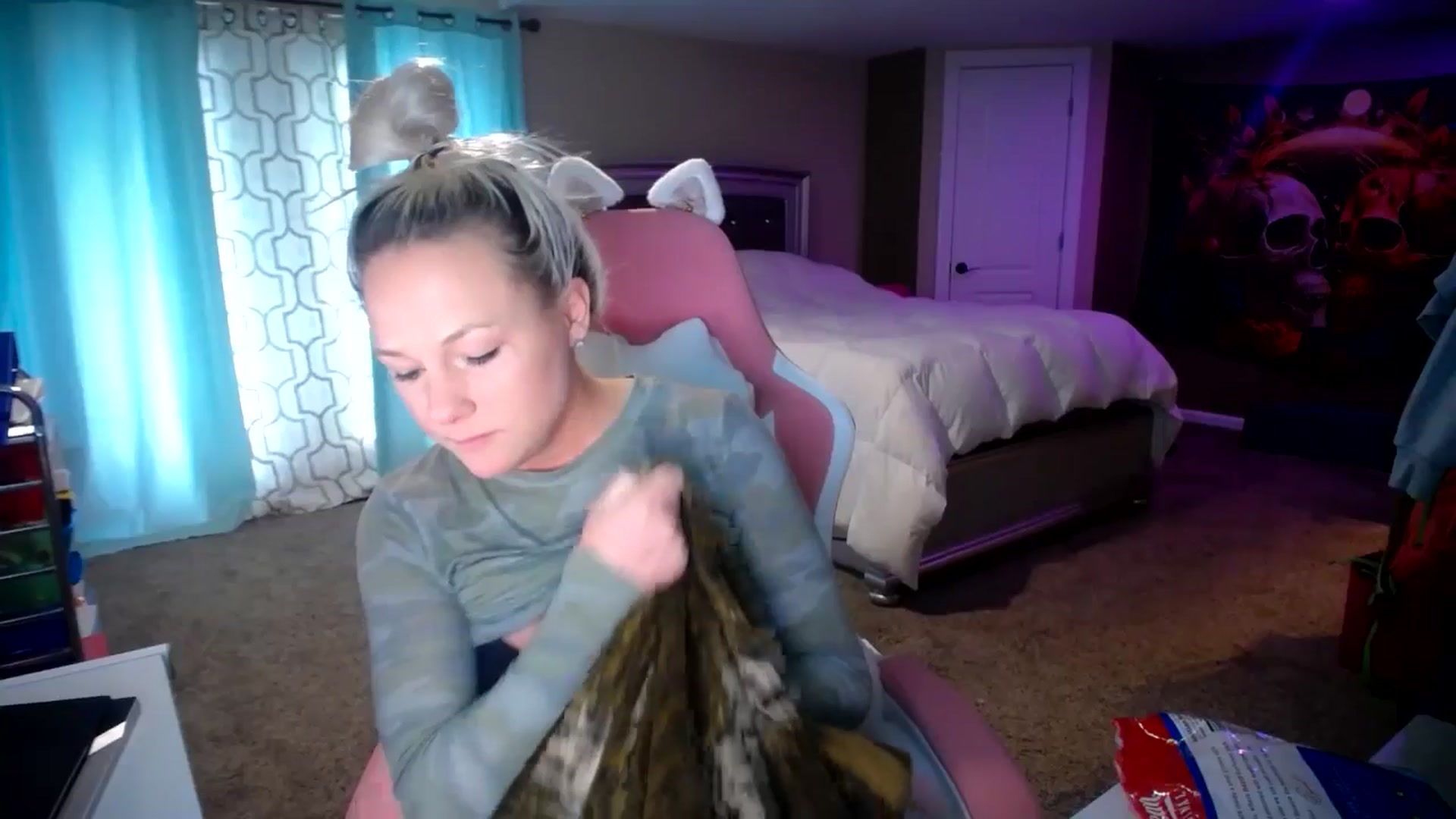 Gallery image thumbnail from AshlynnStorm's myfreecams stream on, 02/19/2025, 21:22 image 7 of 20