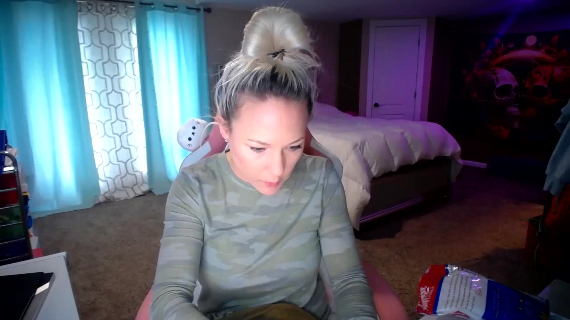 Gallery image thumbnail from AshlynnStorm's myfreecams stream on, 02/19/2025, 21:22 image 1 of 20
