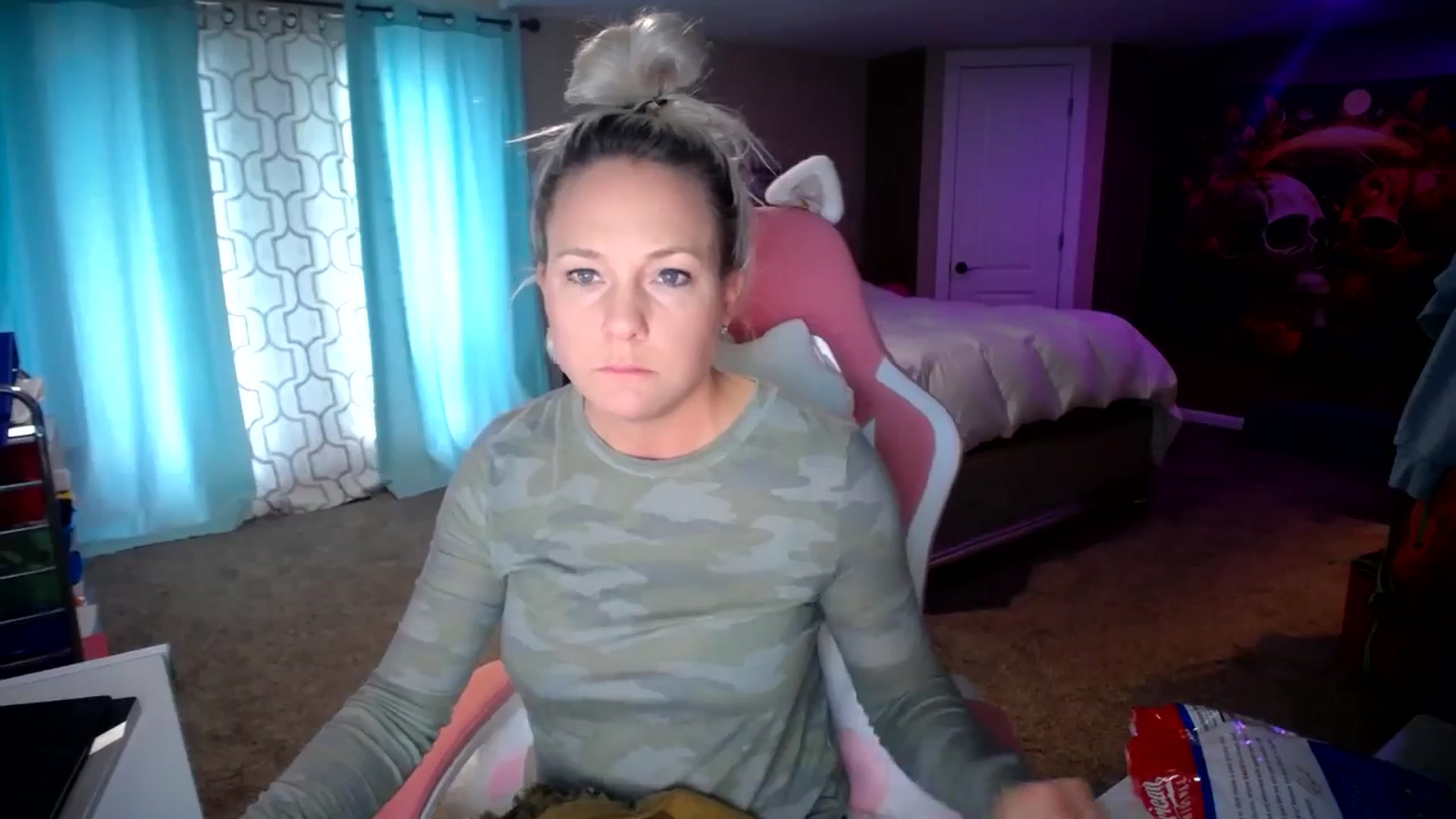 Gallery image thumbnail from AshlynnStorm's myfreecams stream on, 02/19/2025, 21:22 image 3 of 20