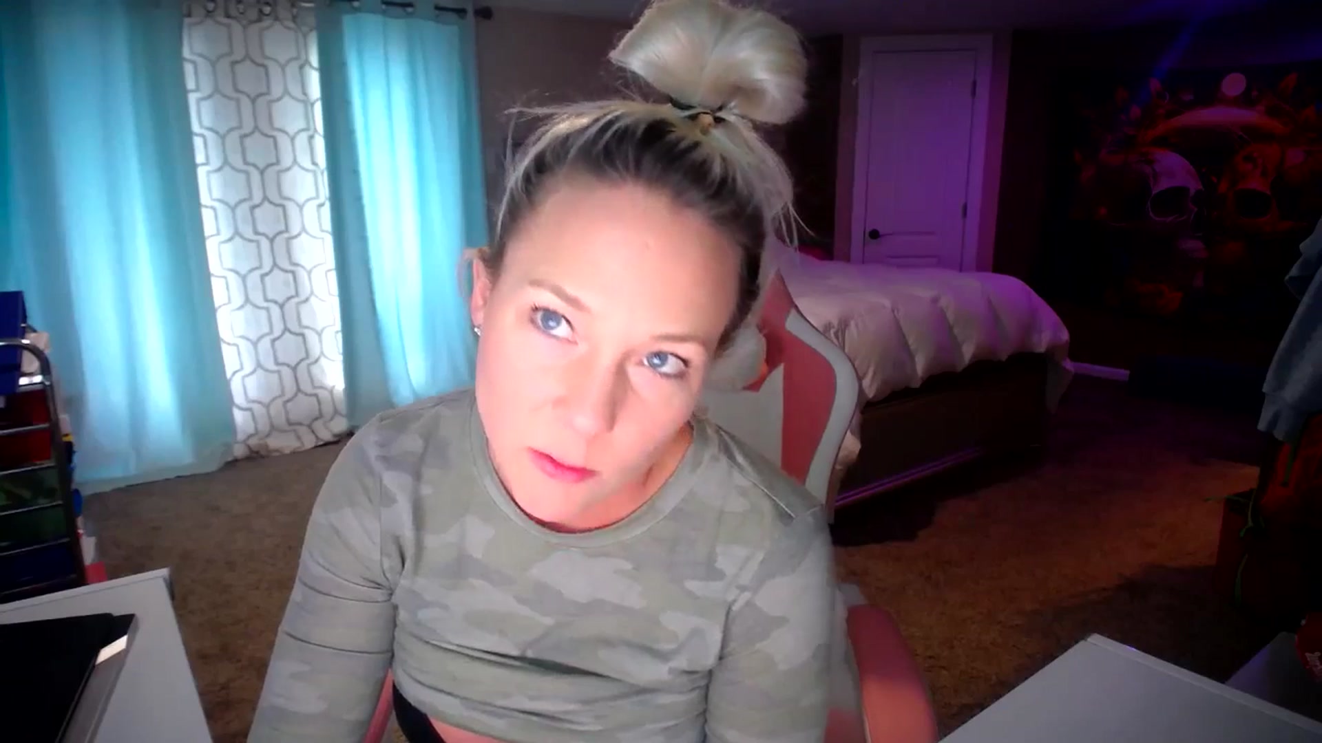 Gallery image thumbnail from AshlynnStorm's myfreecams stream on, 02/19/2025, 21:22 image 16 of 20