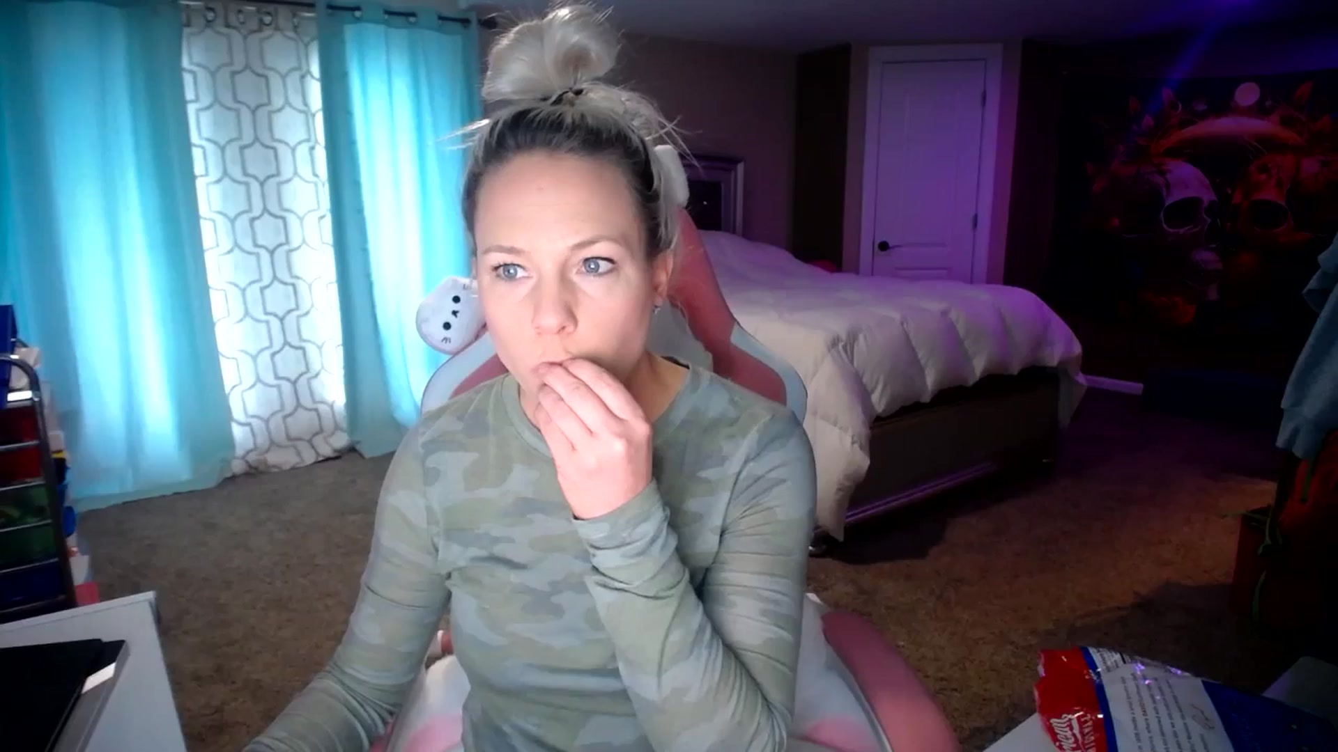 Gallery image thumbnail from AshlynnStorm's myfreecams stream on, 02/19/2025, 21:22 image 5 of 20